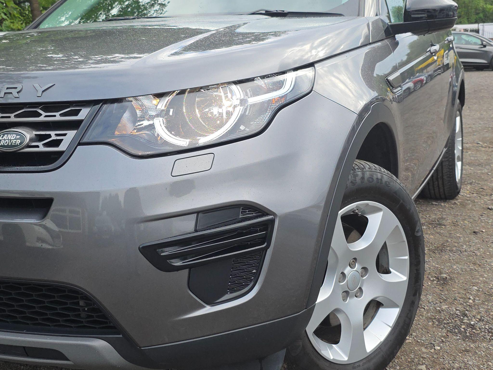 2017 Land Rover Discovery Sport 2.0 TD4 SE 4WD Euro 6 (s/s) 5dr (5 Seat) • 60,214 miles image 14
