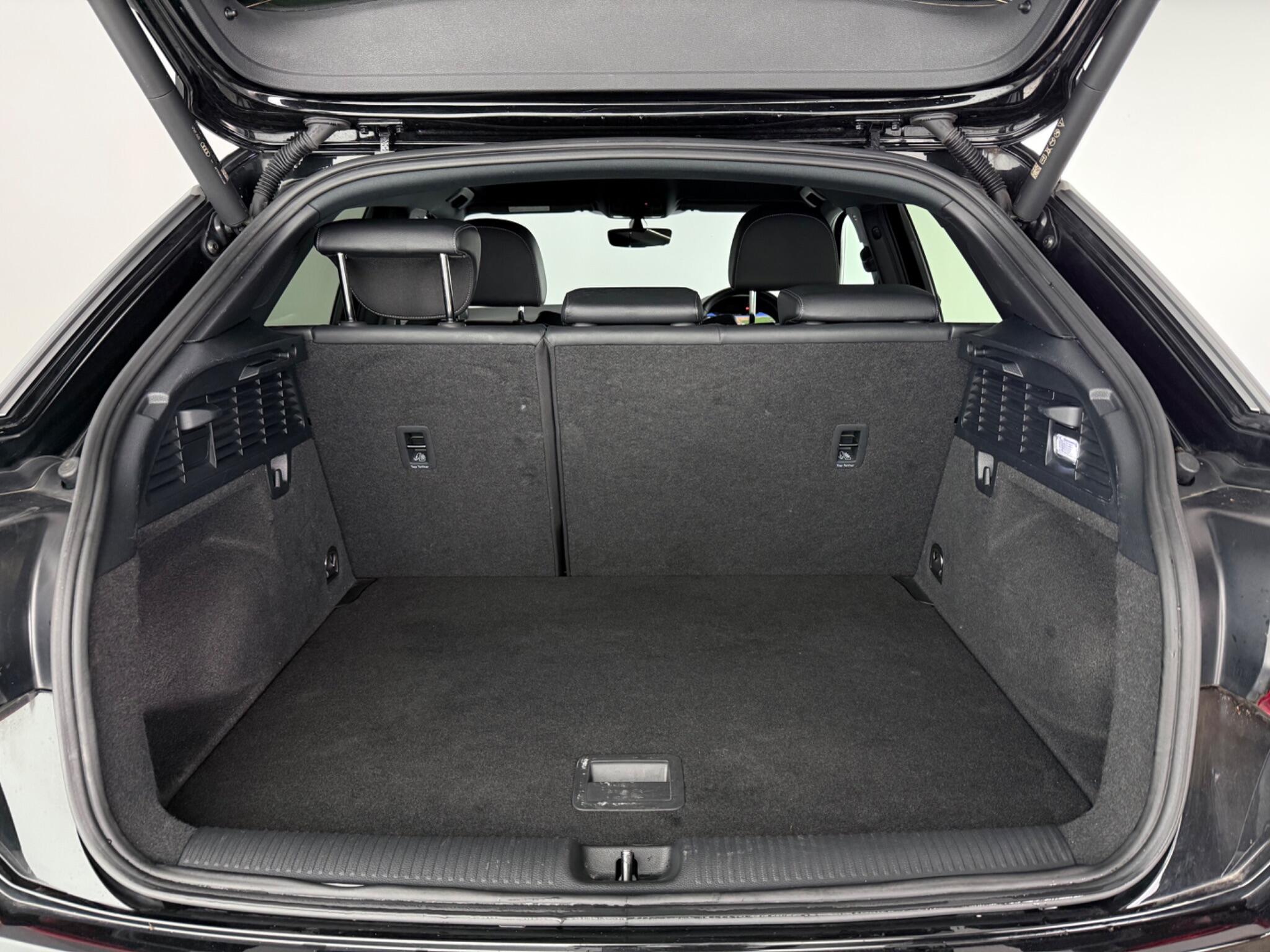 Audi Q2 view 10