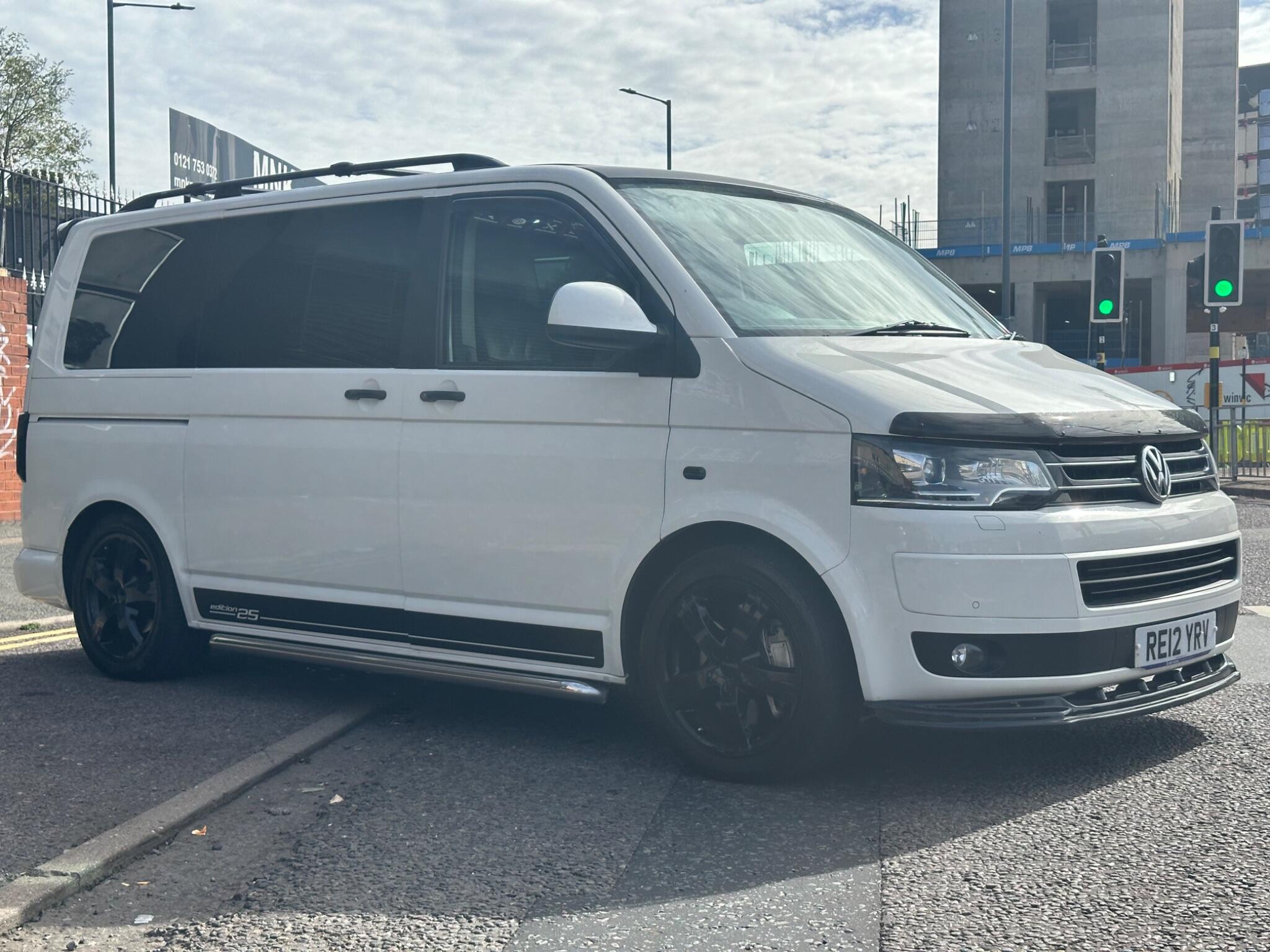 Volkswagen Caravelle view 45