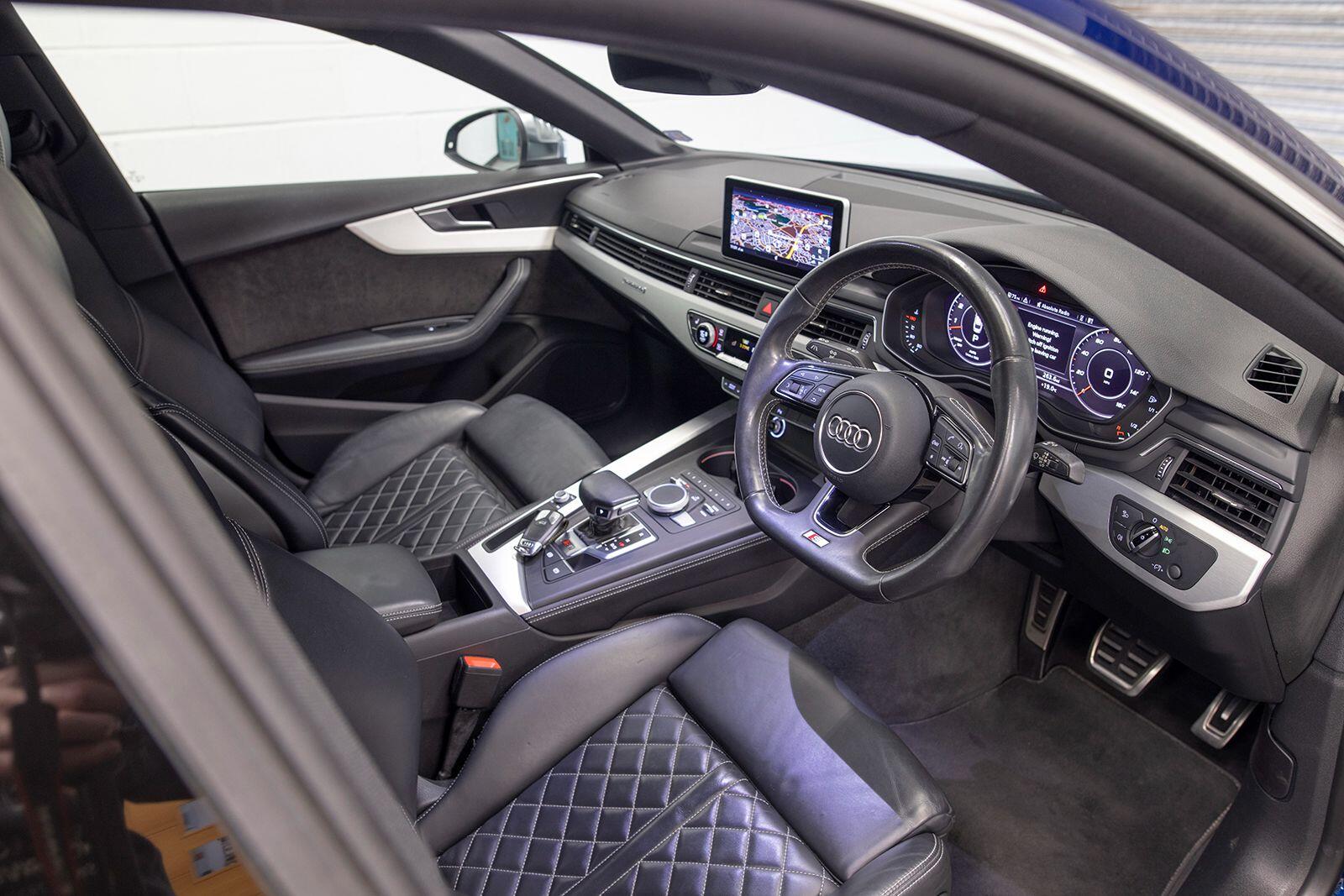 Audi S5 view 12