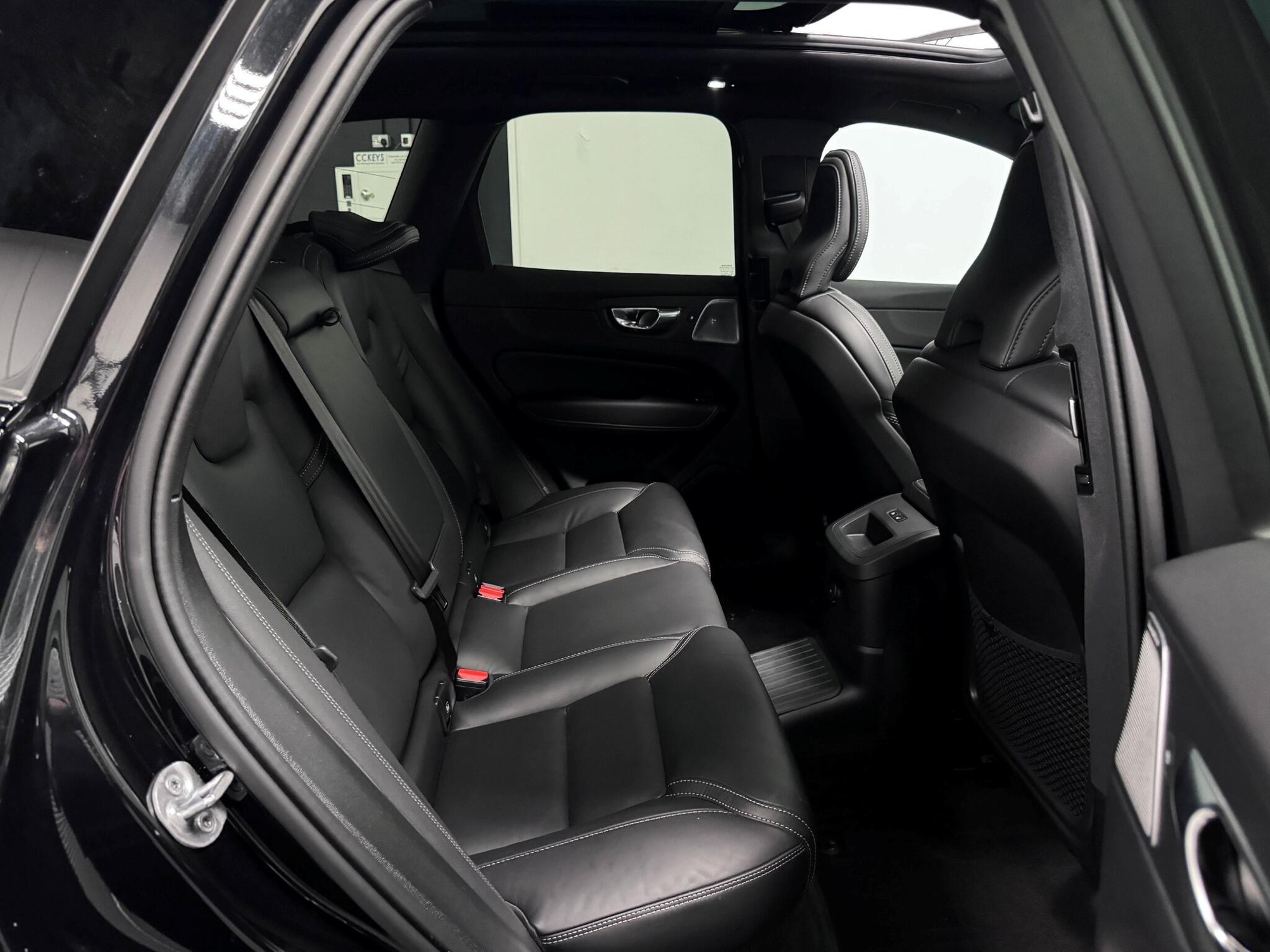 Volvo XC60 view 30