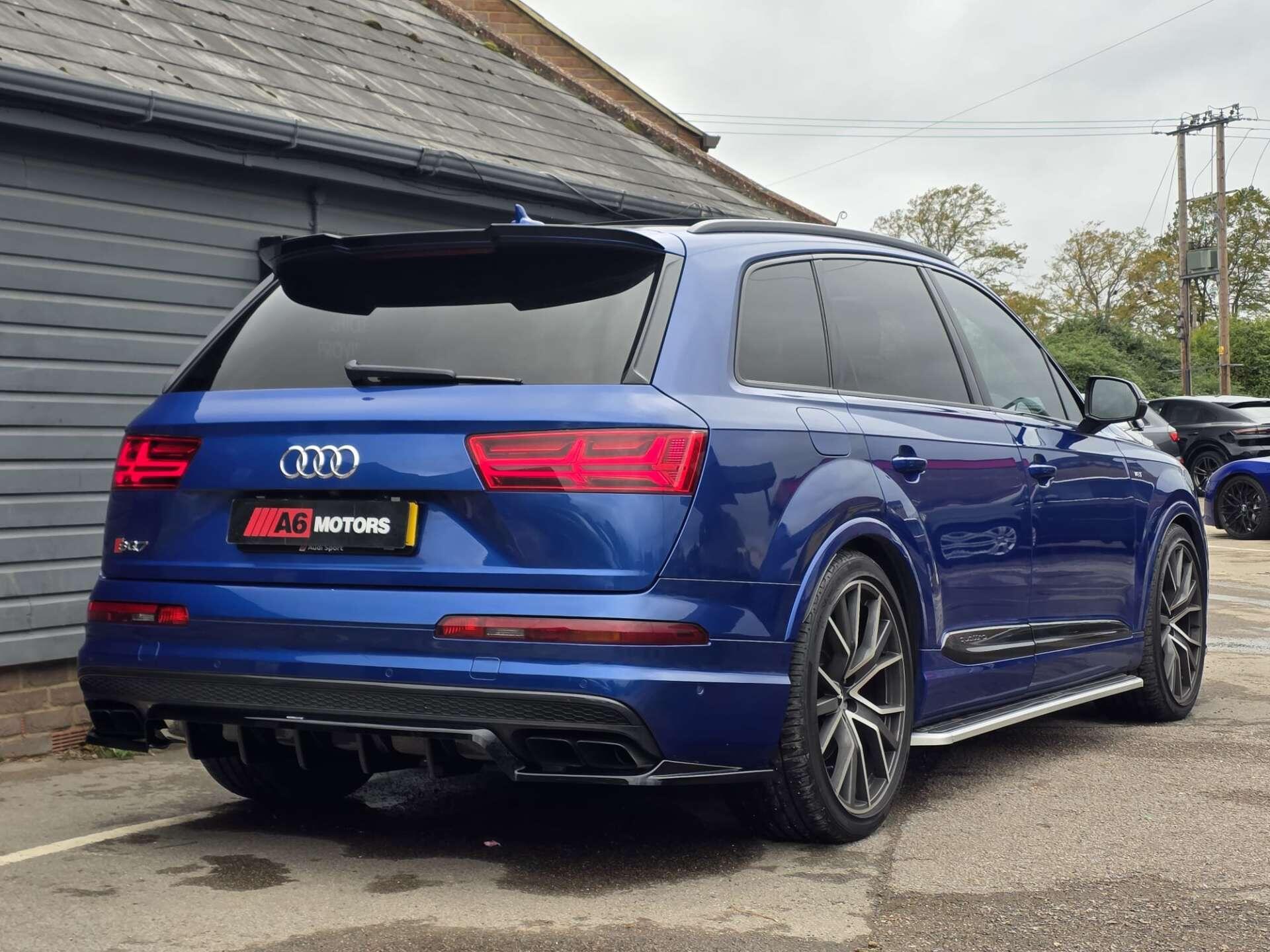 Audi SQ7 view 14
