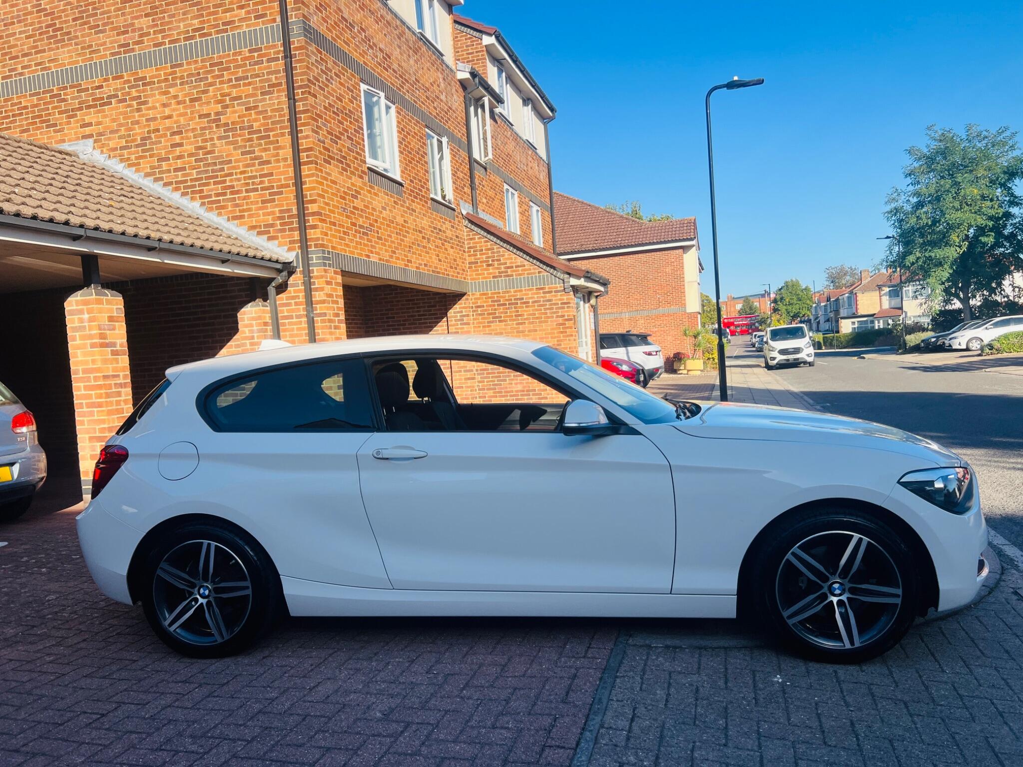 BMW 1 Series view 24
