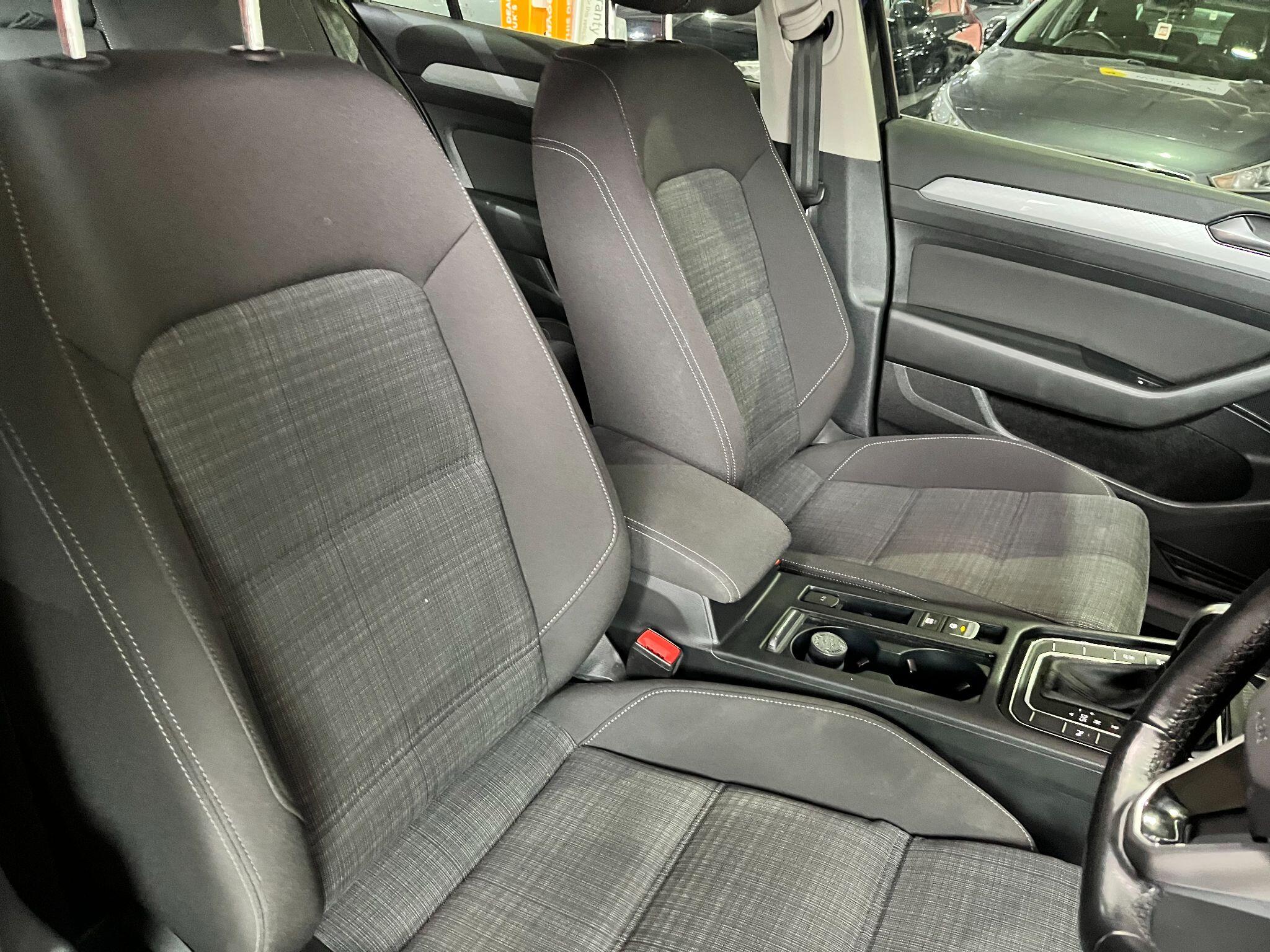 Volkswagen Passat view 29