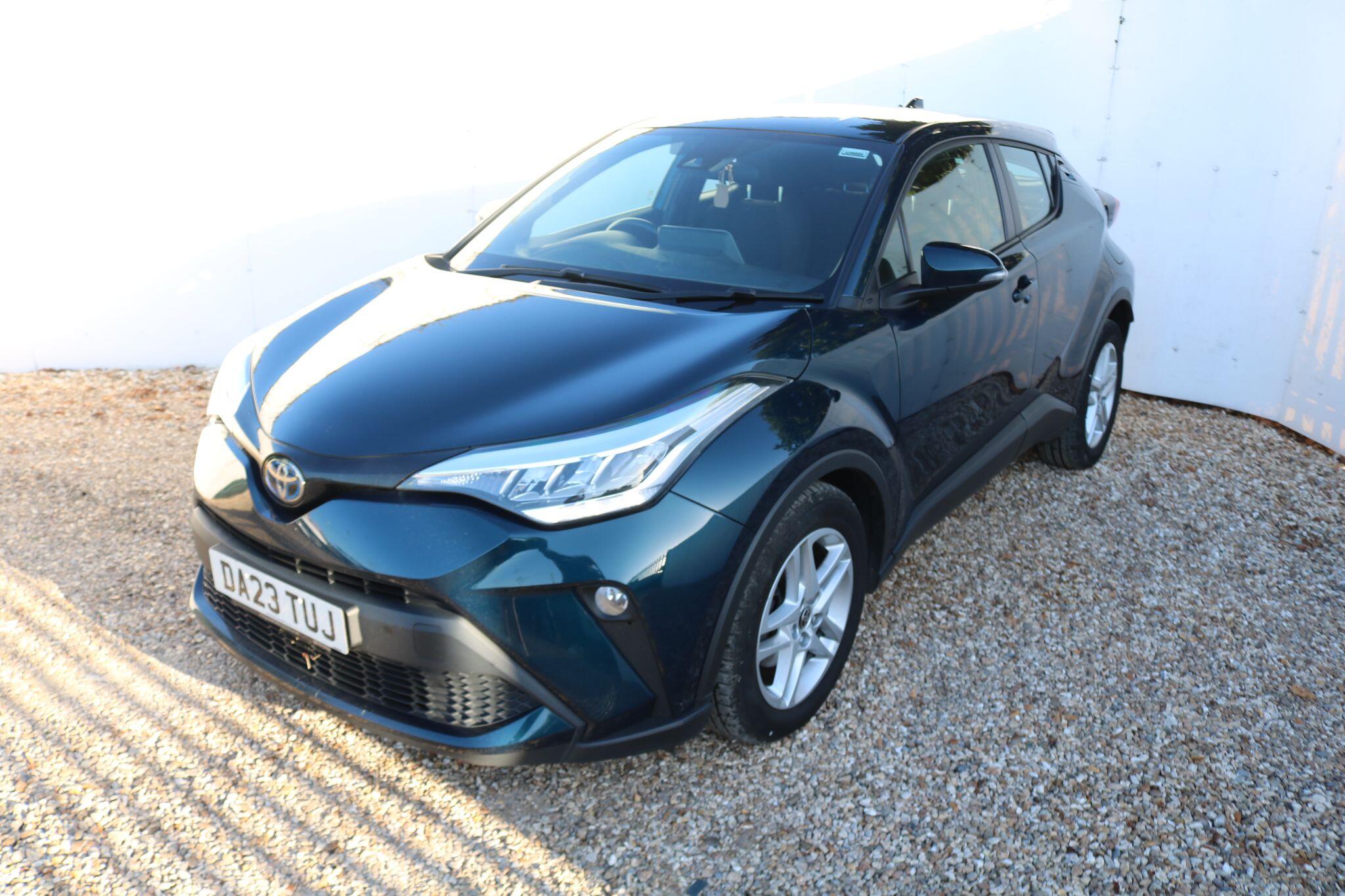 Toyota C-HR view 13