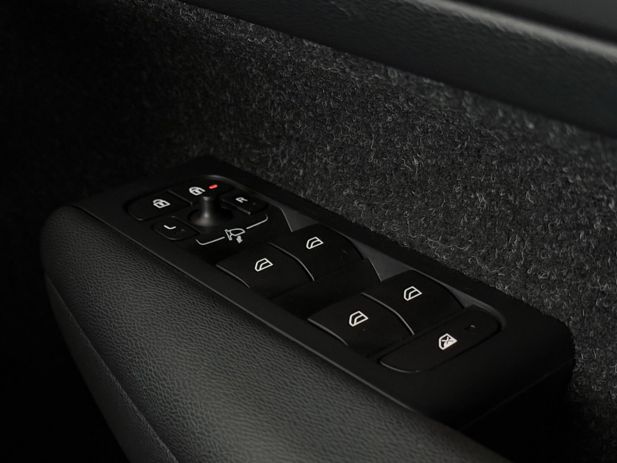 Volvo XC40 view 17