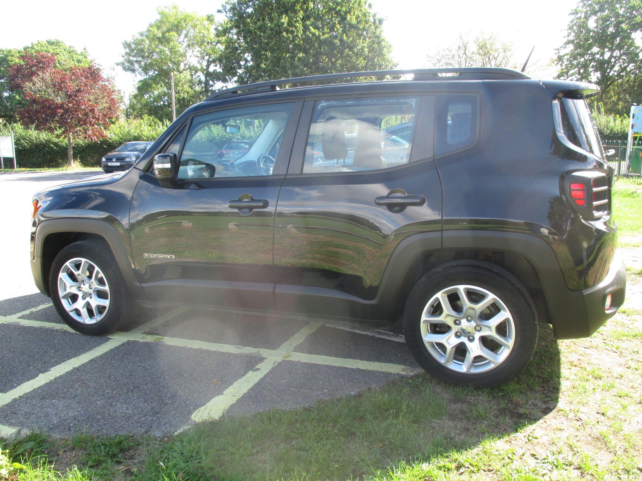Jeep Renegade view 15