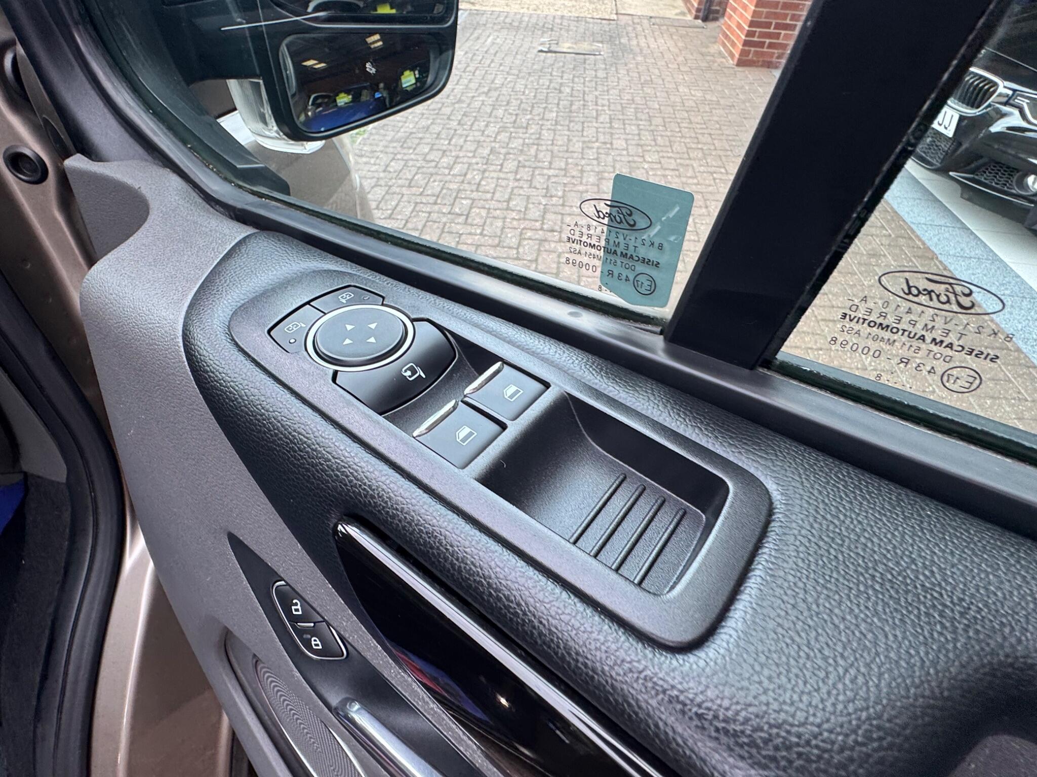 Ford Tourneo Custom view 18