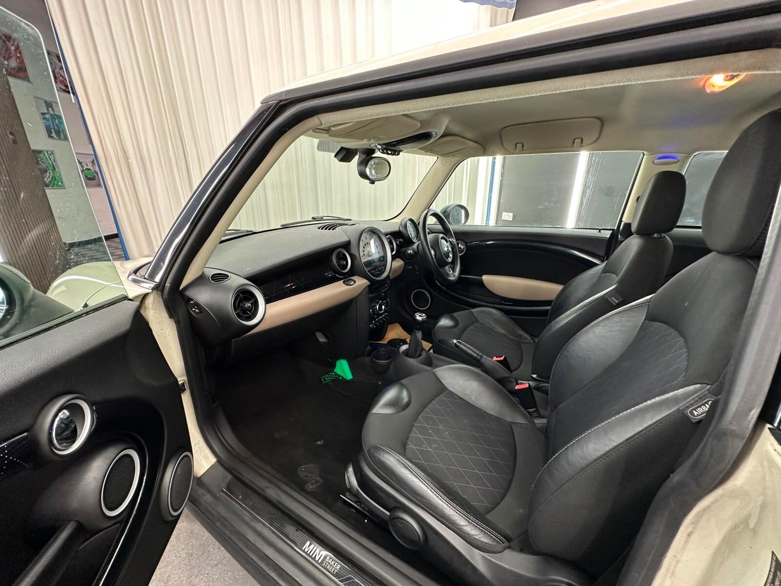 Mini Hatch view 24