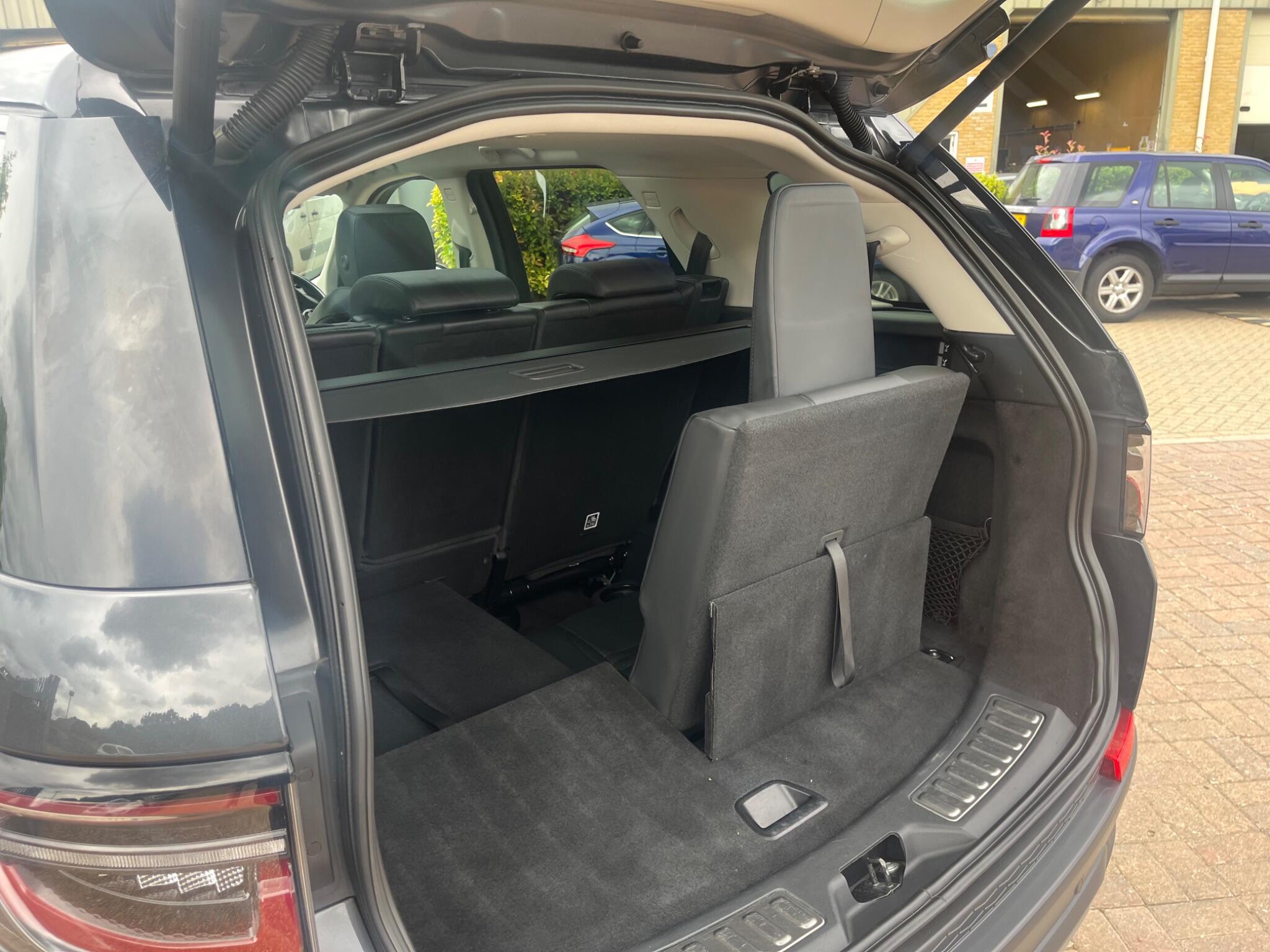 Land Rover Discovery Sport view 43