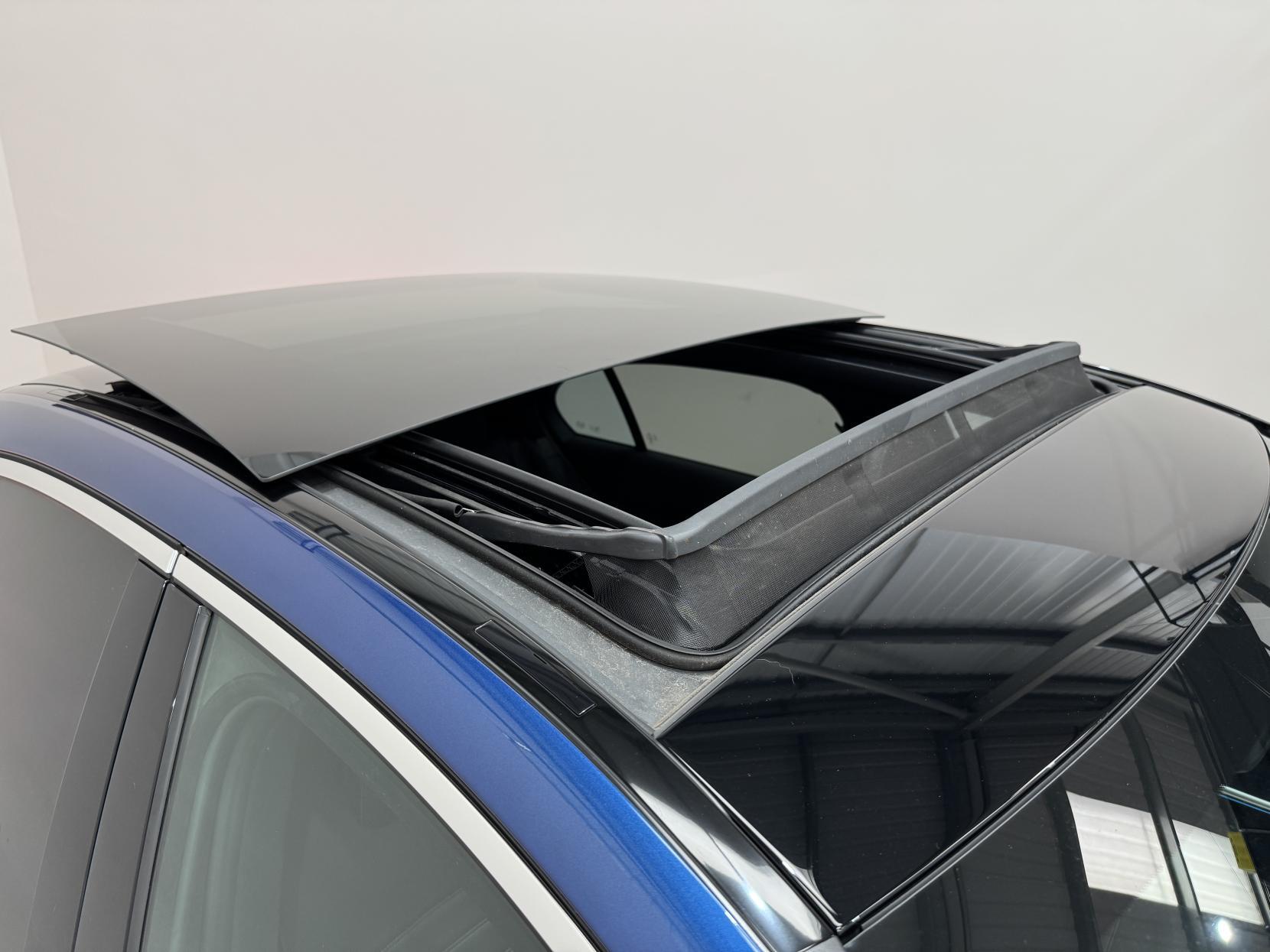 Mercedes-Benz C Class view 3