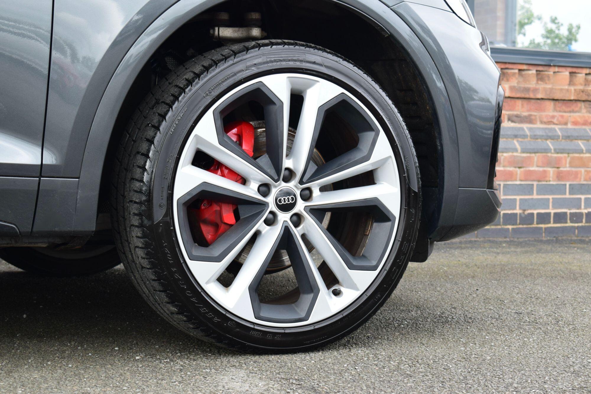 Audi Q5 view 45