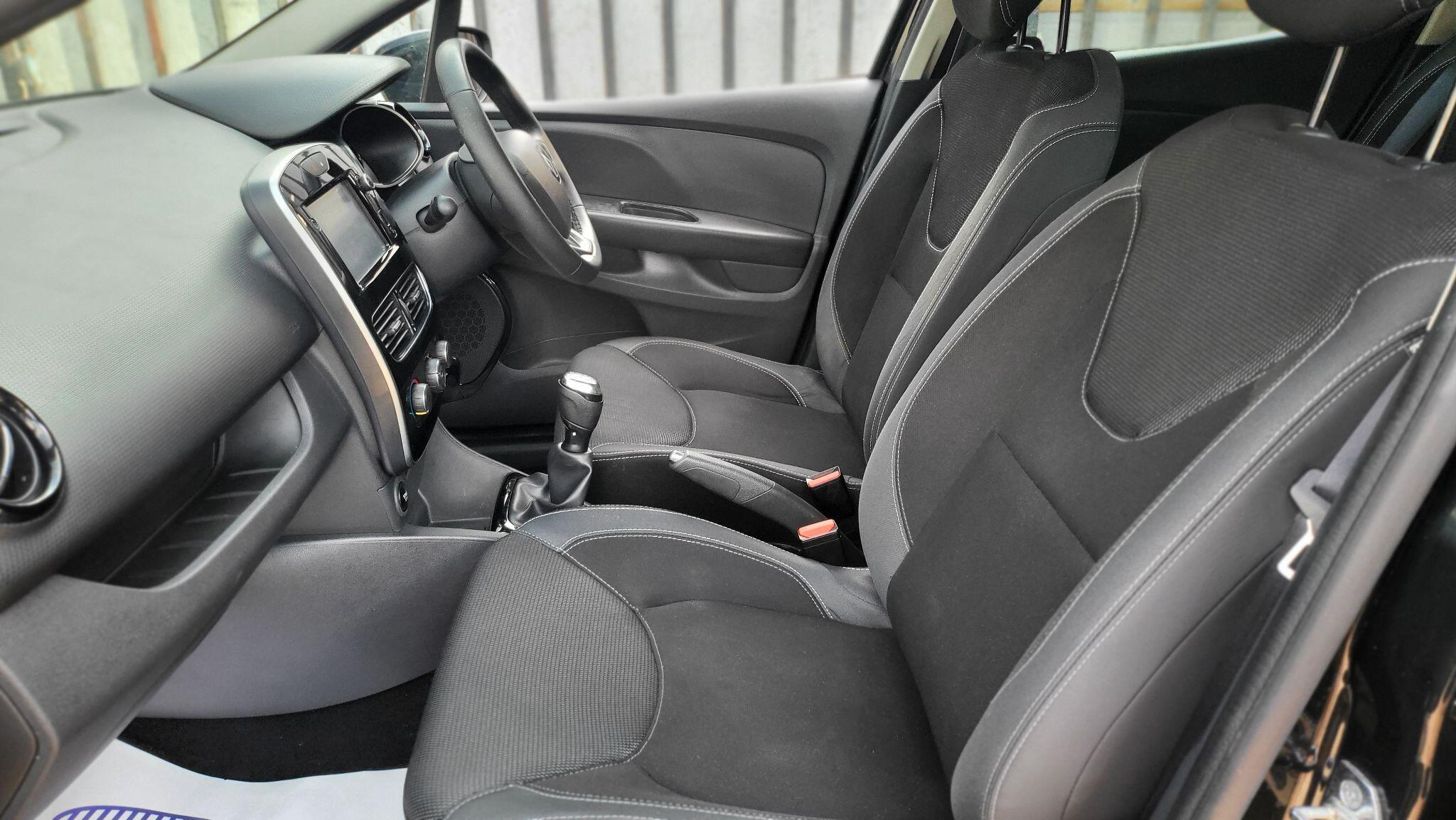 Renault Clio view 24