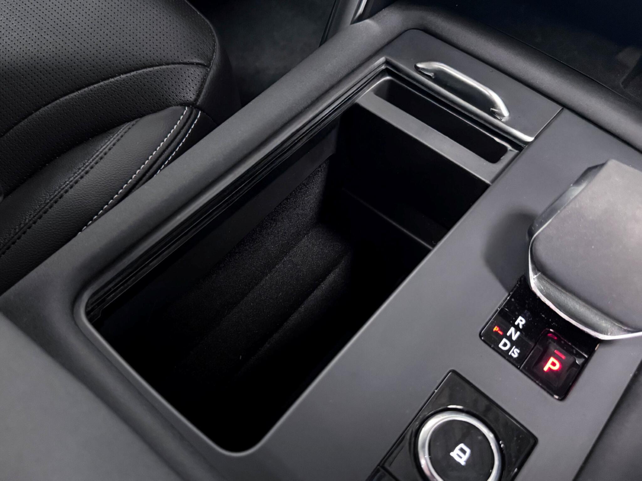 Land Rover Discovery view 35