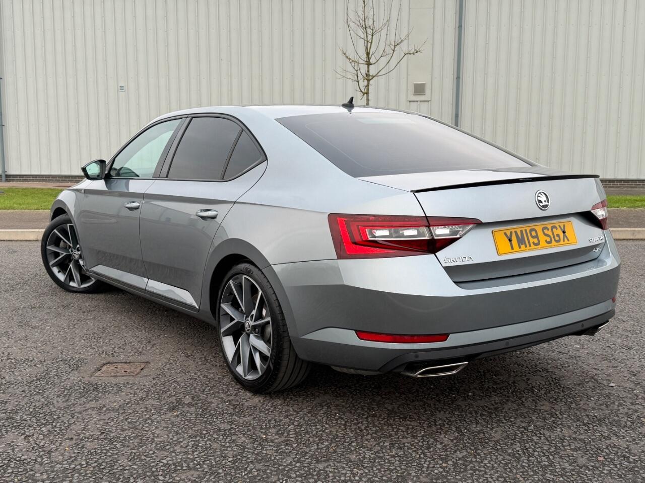Skoda Superb view 6