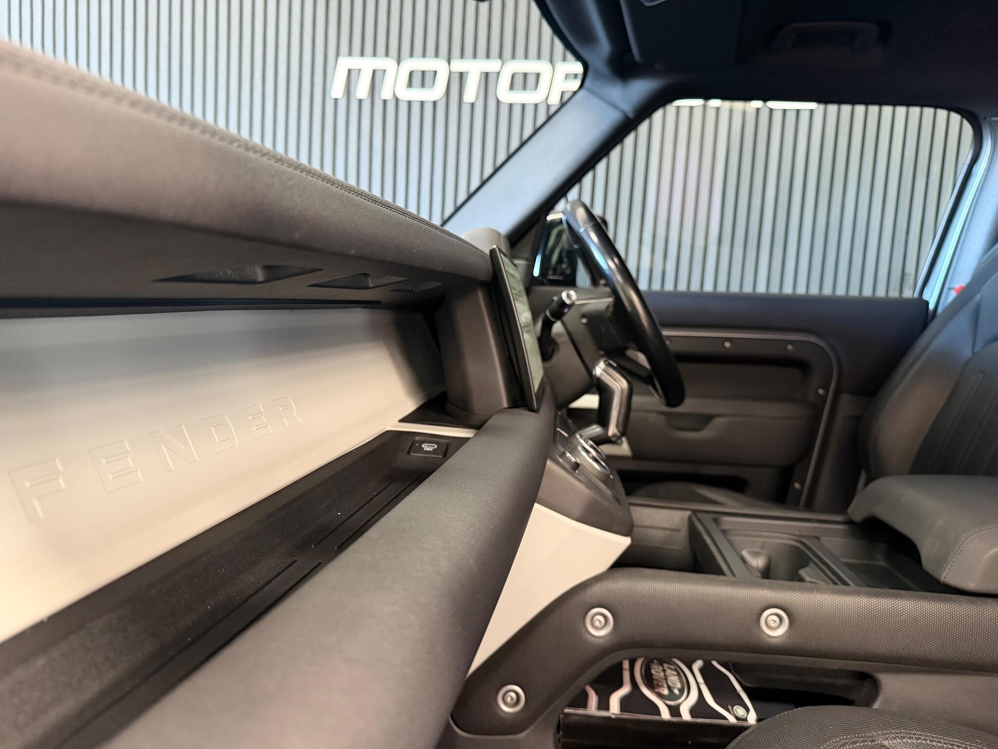 Land Rover Defender view 53