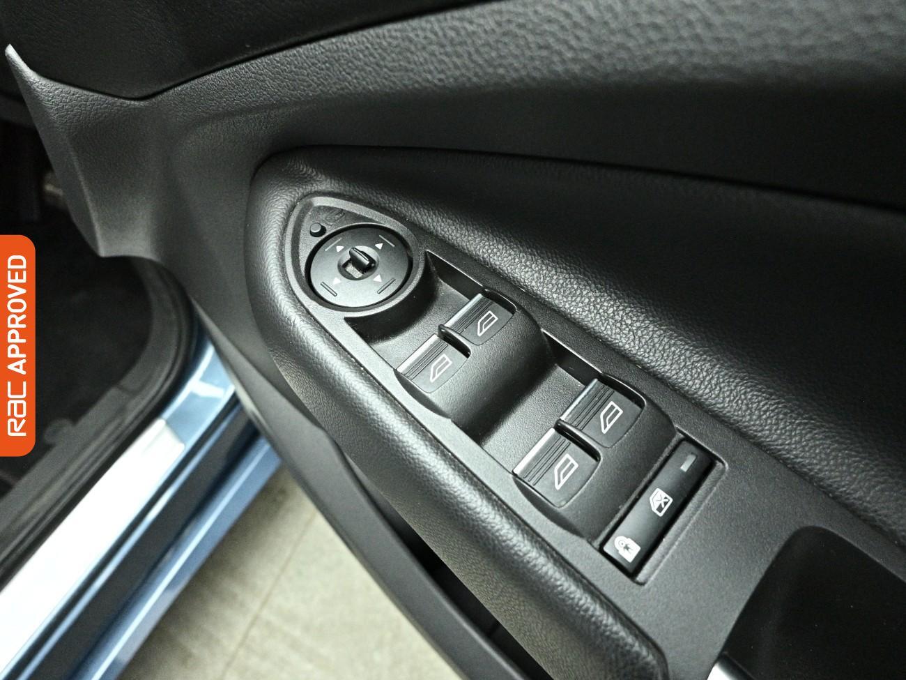 Ford Kuga view 25