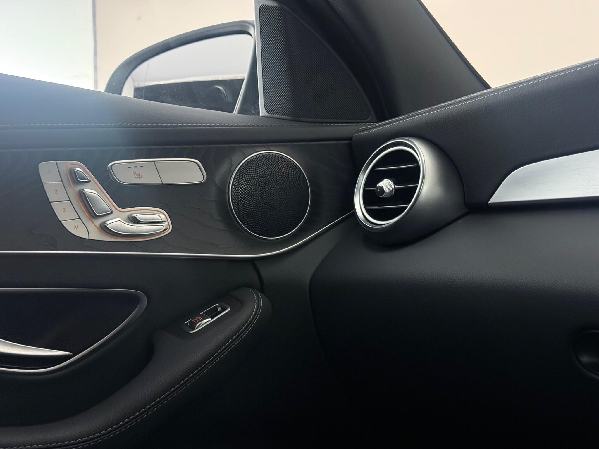 Mercedes-Benz C-Class view 25