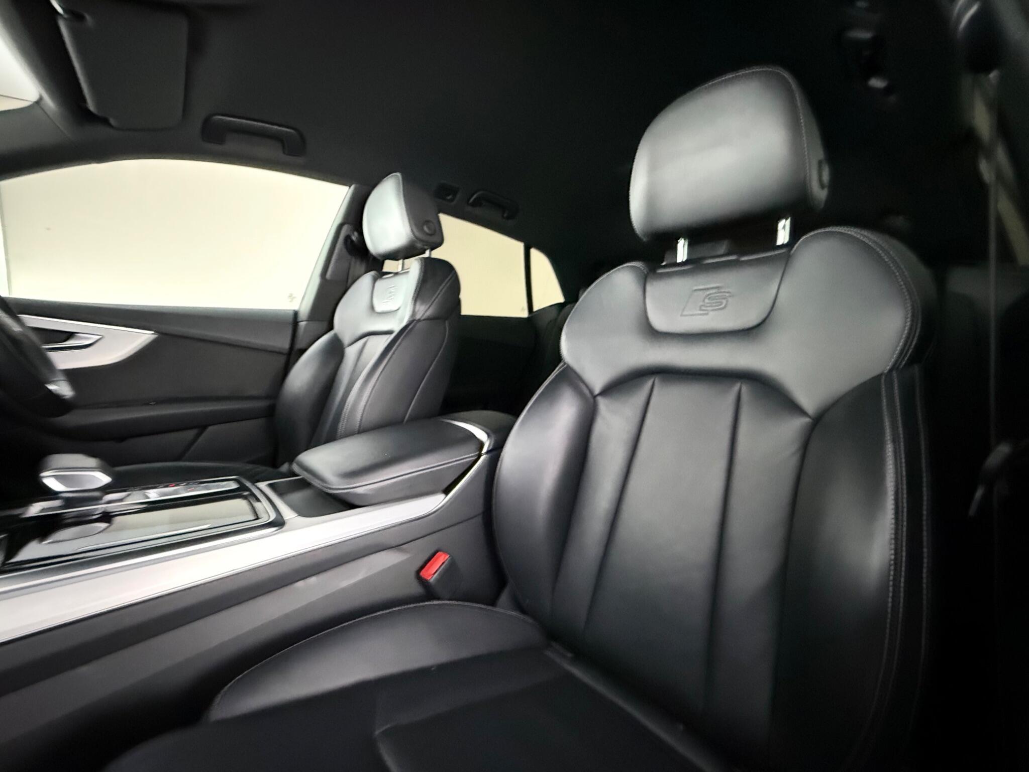 Audi Q8 view 44