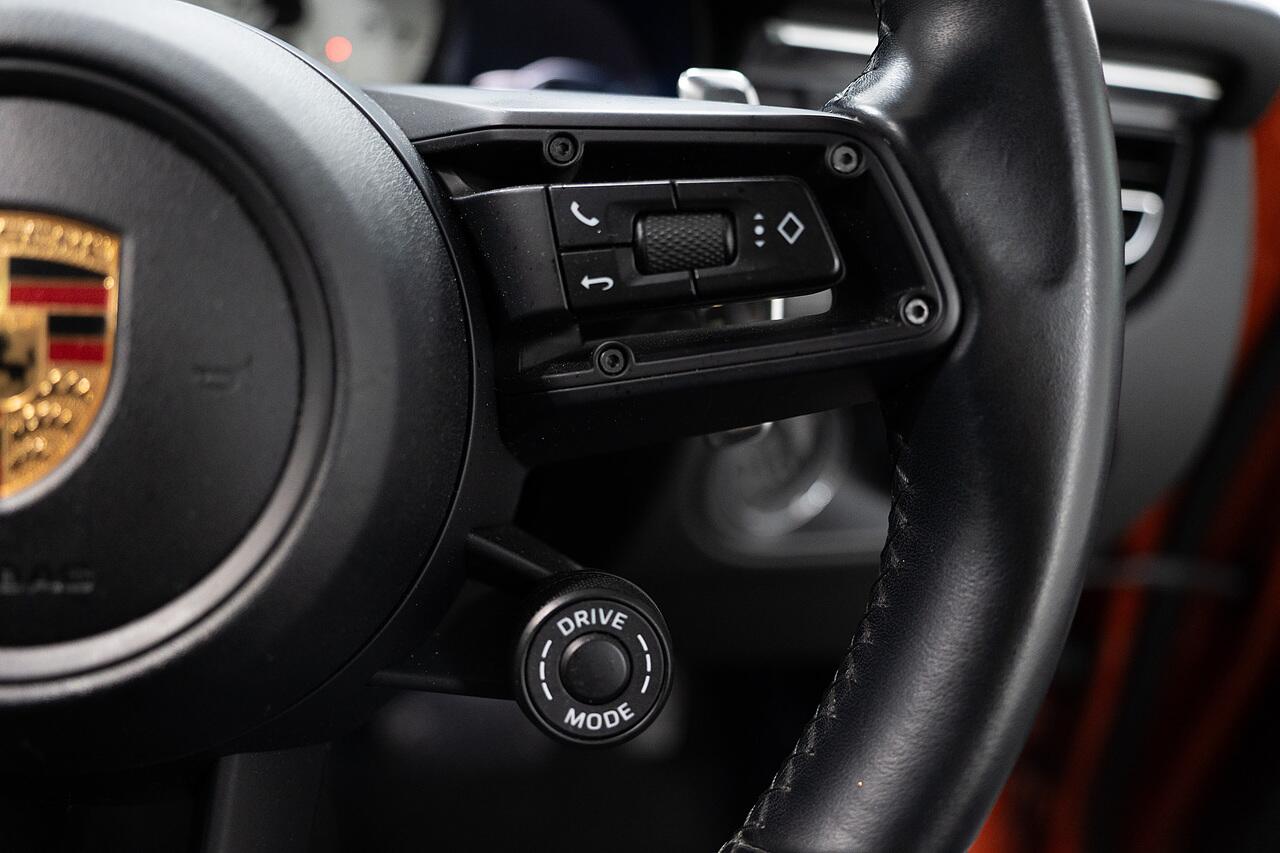 Porsche Macan view 10