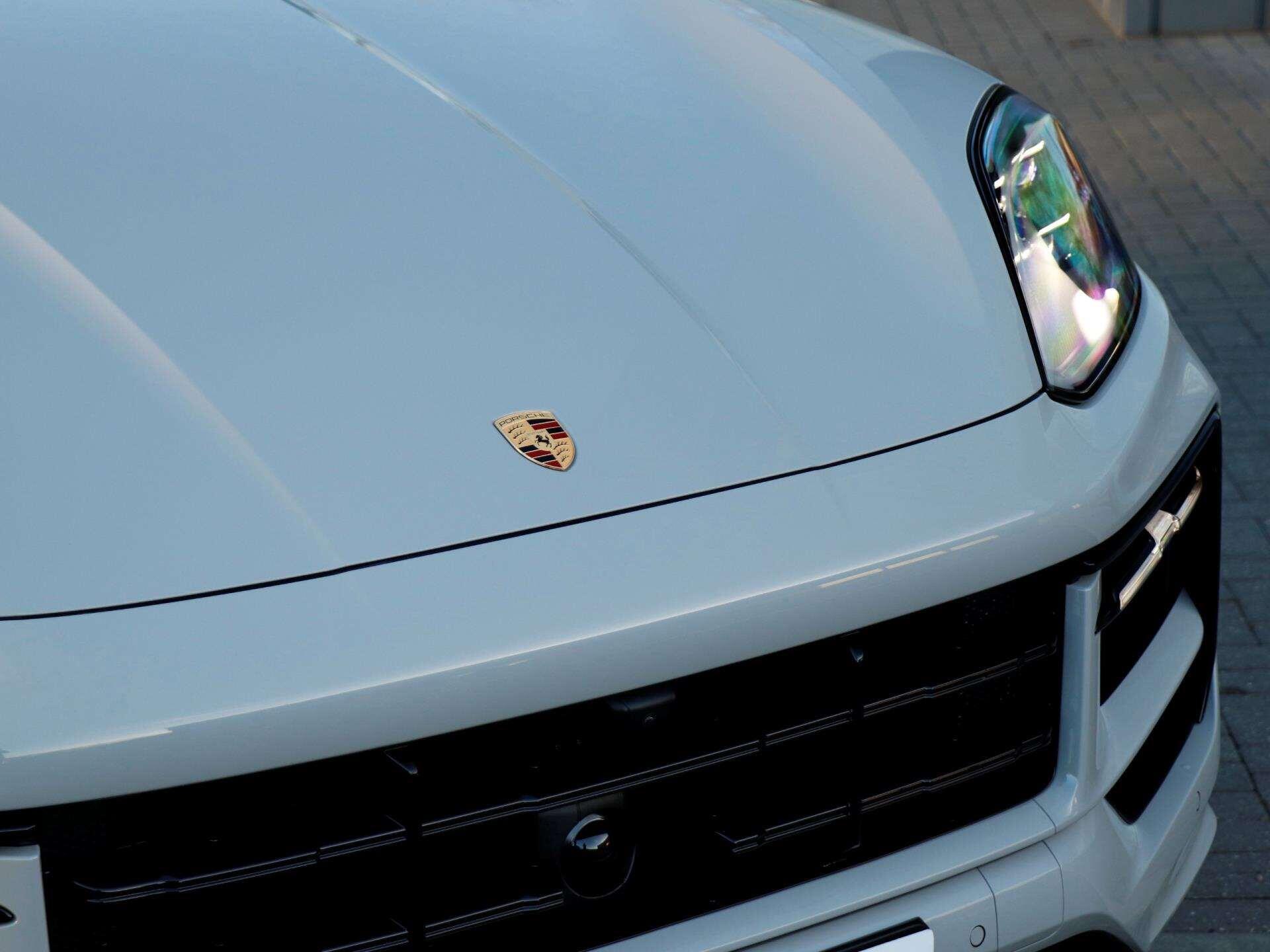 Porsche Cayenne view 32
