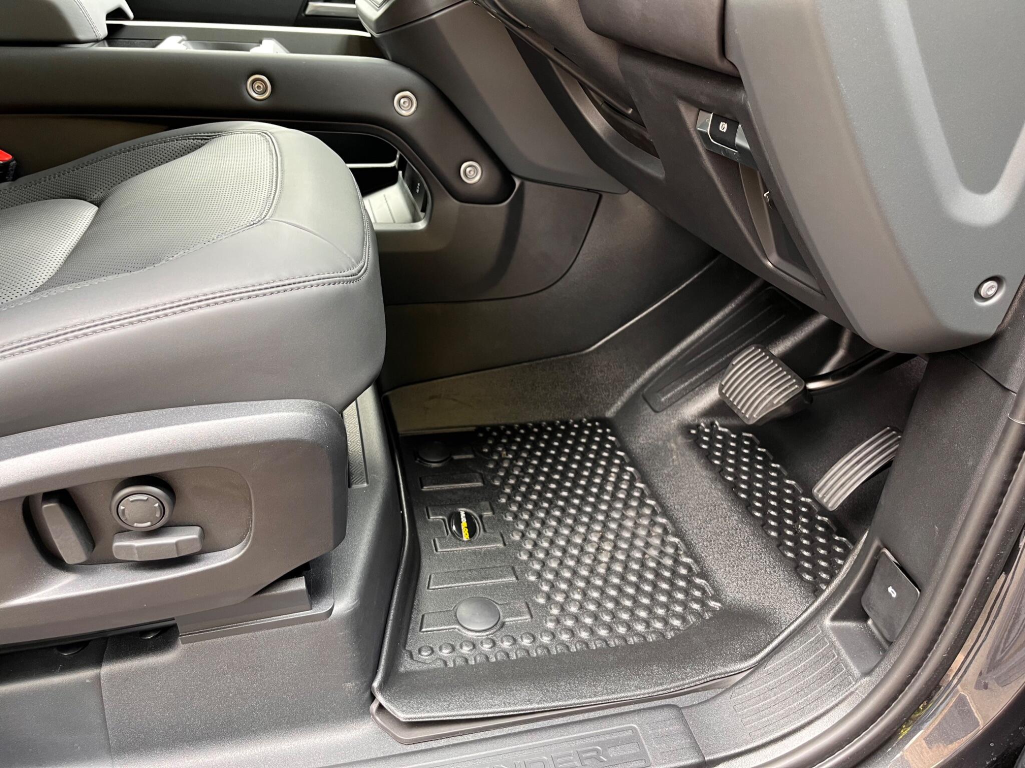 Land Rover Defender view 34