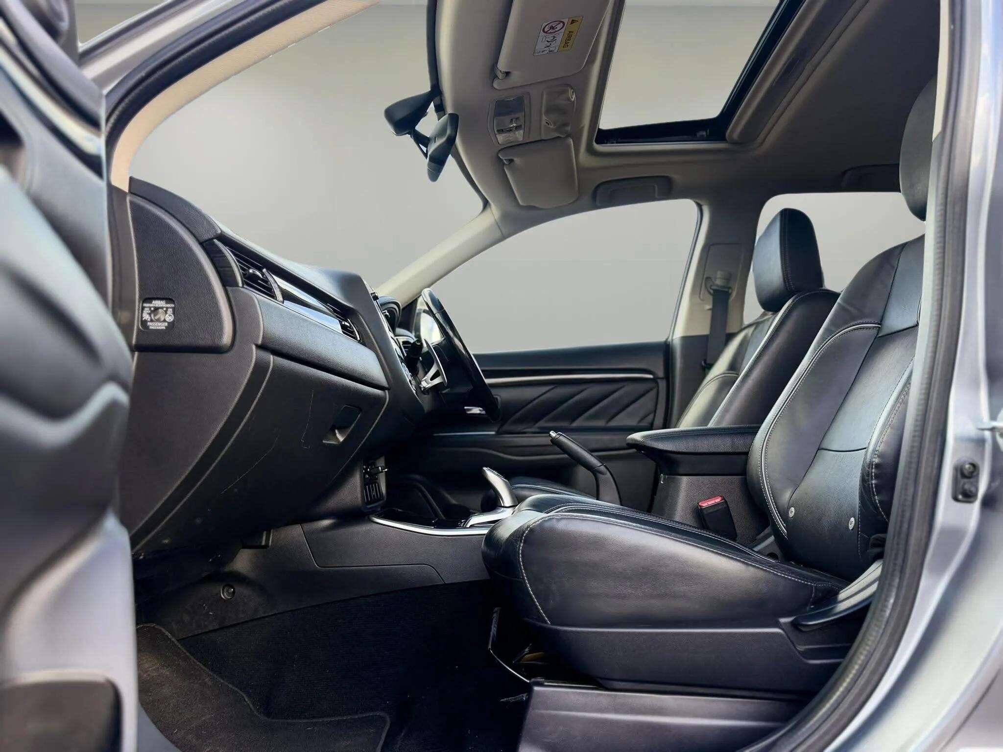 Mitsubishi Outlander view 36