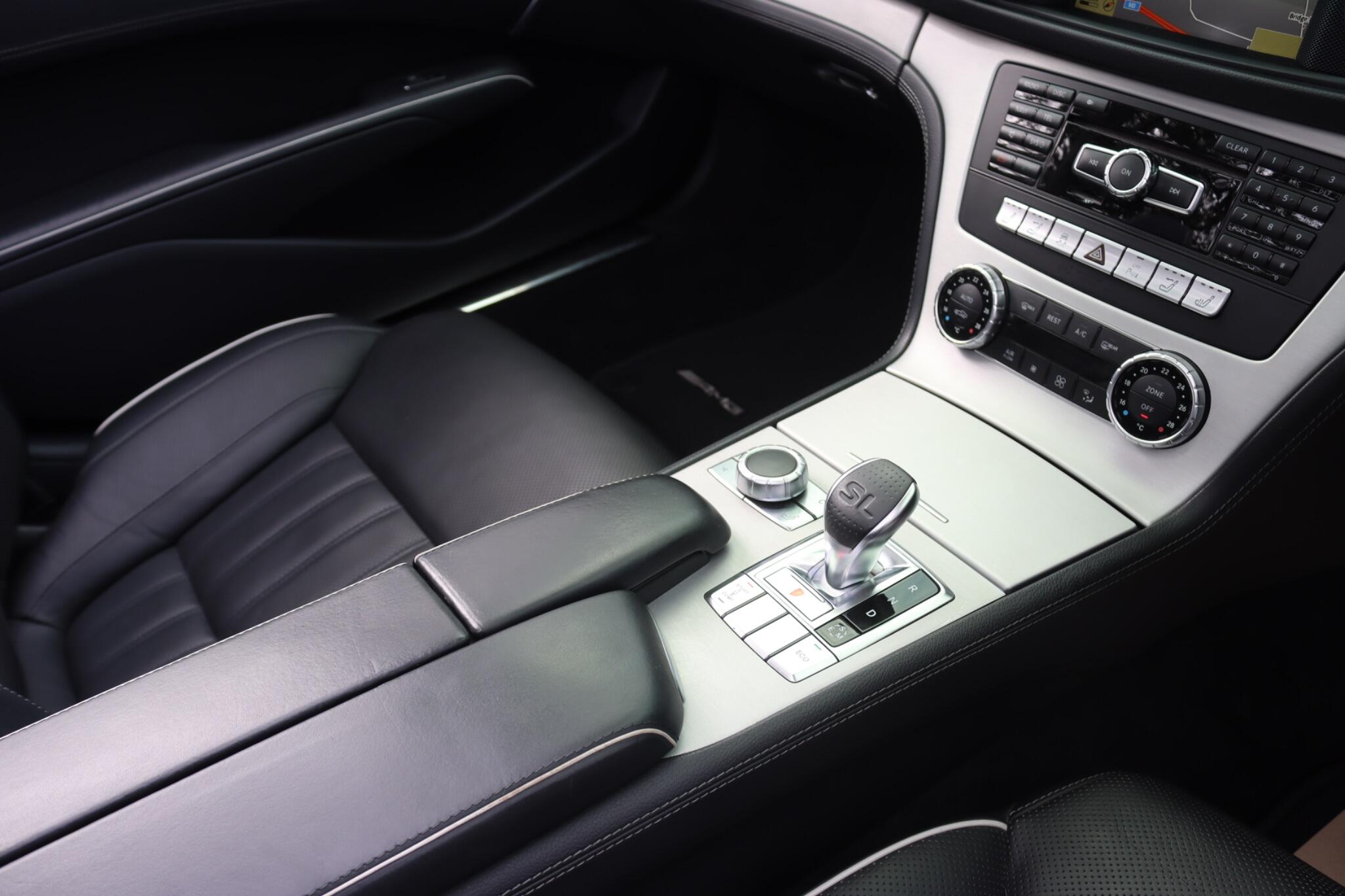 Mercedes-Benz SL view 38