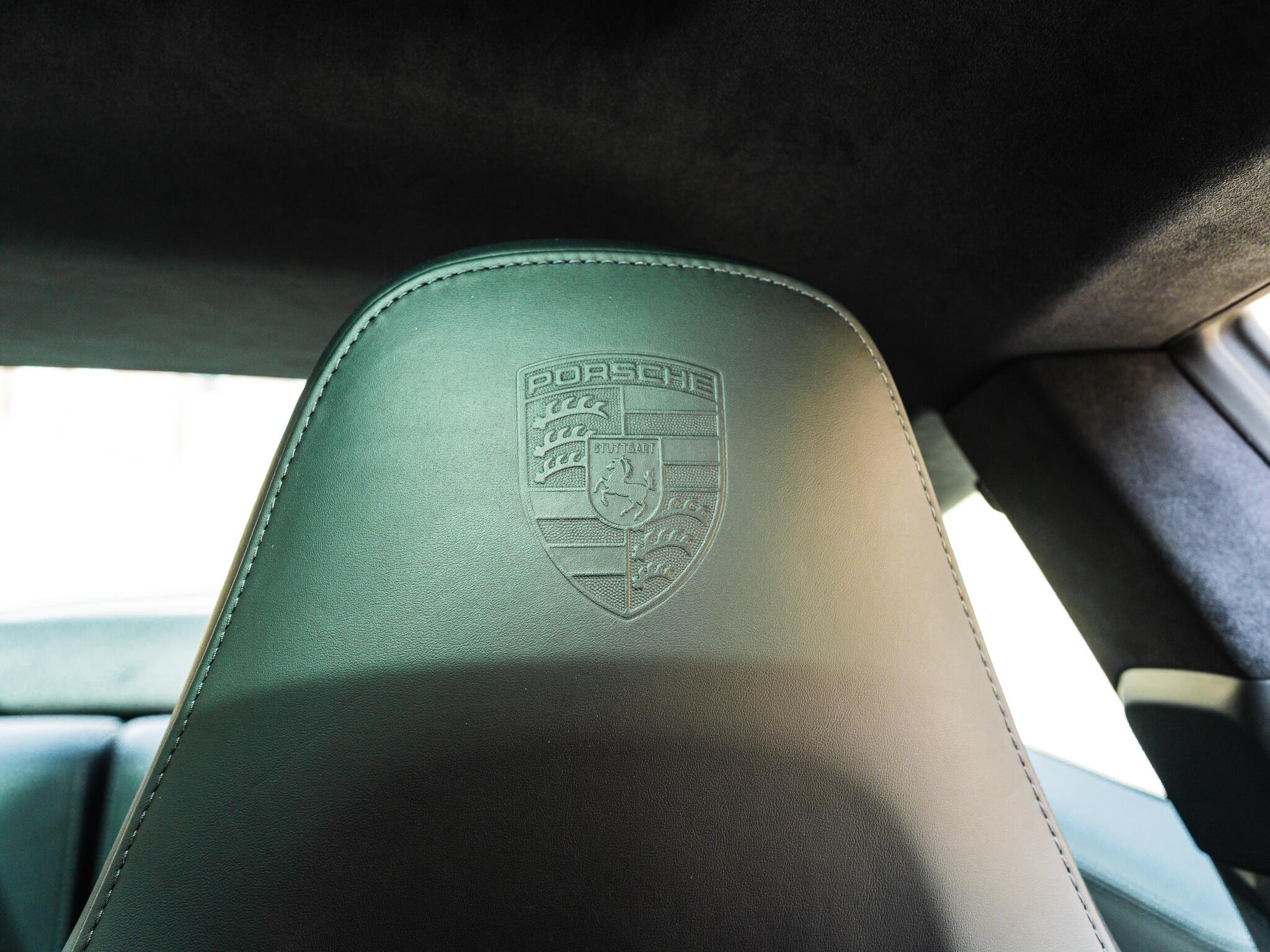 Porsche 911 view 33