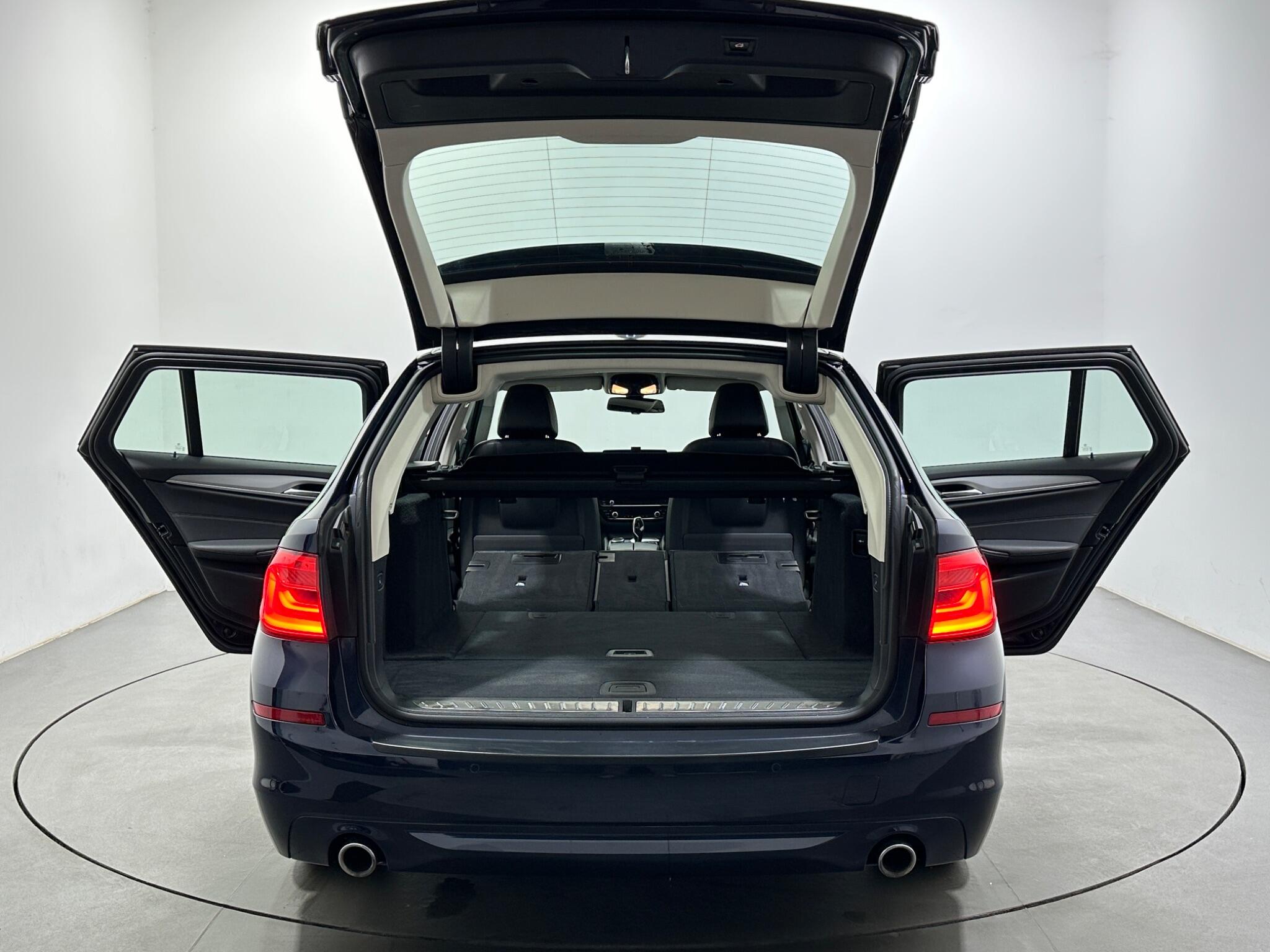 BMW 5 Series view 45