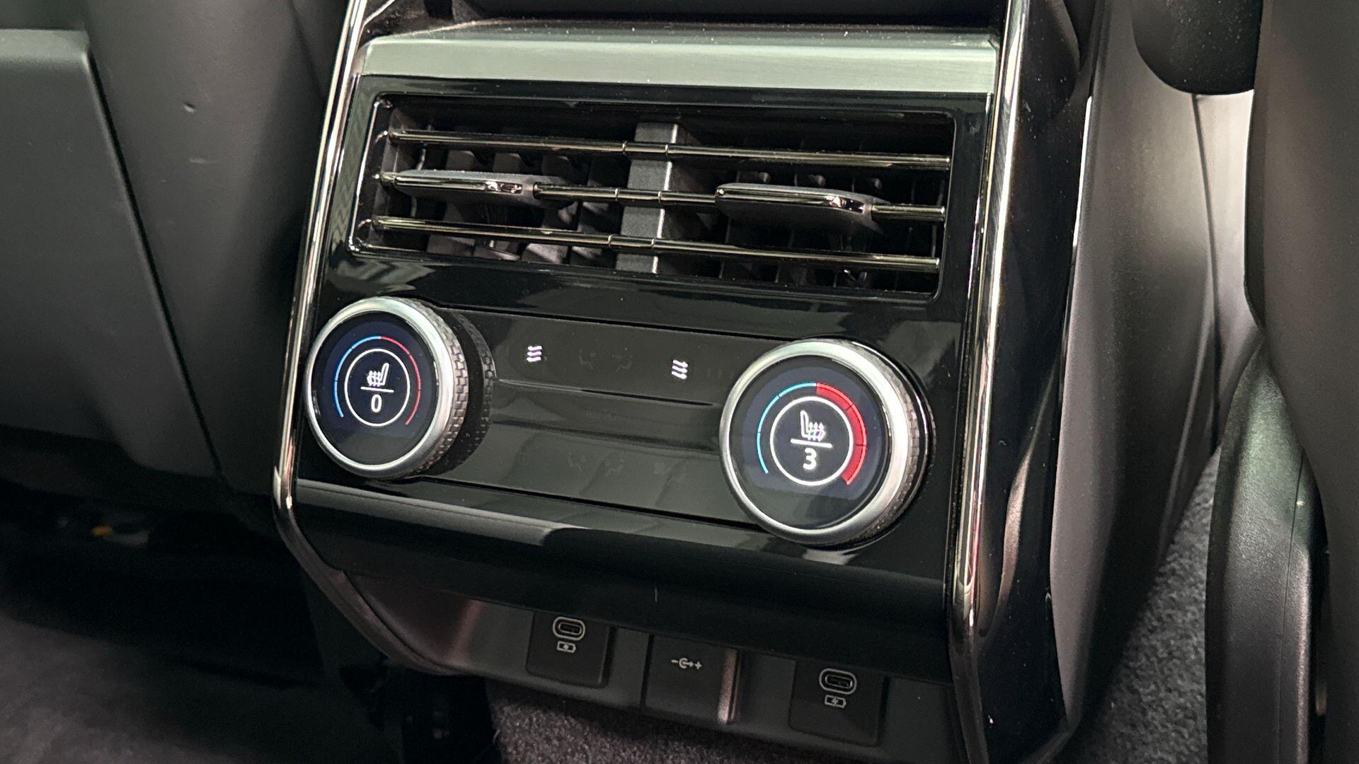 Land Rover Range Rover Sport view 18