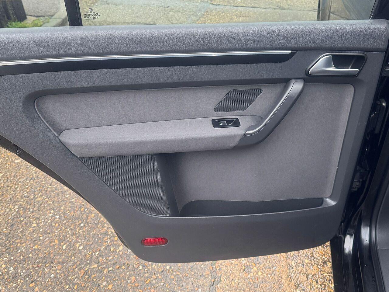 Volkswagen Touran view 35