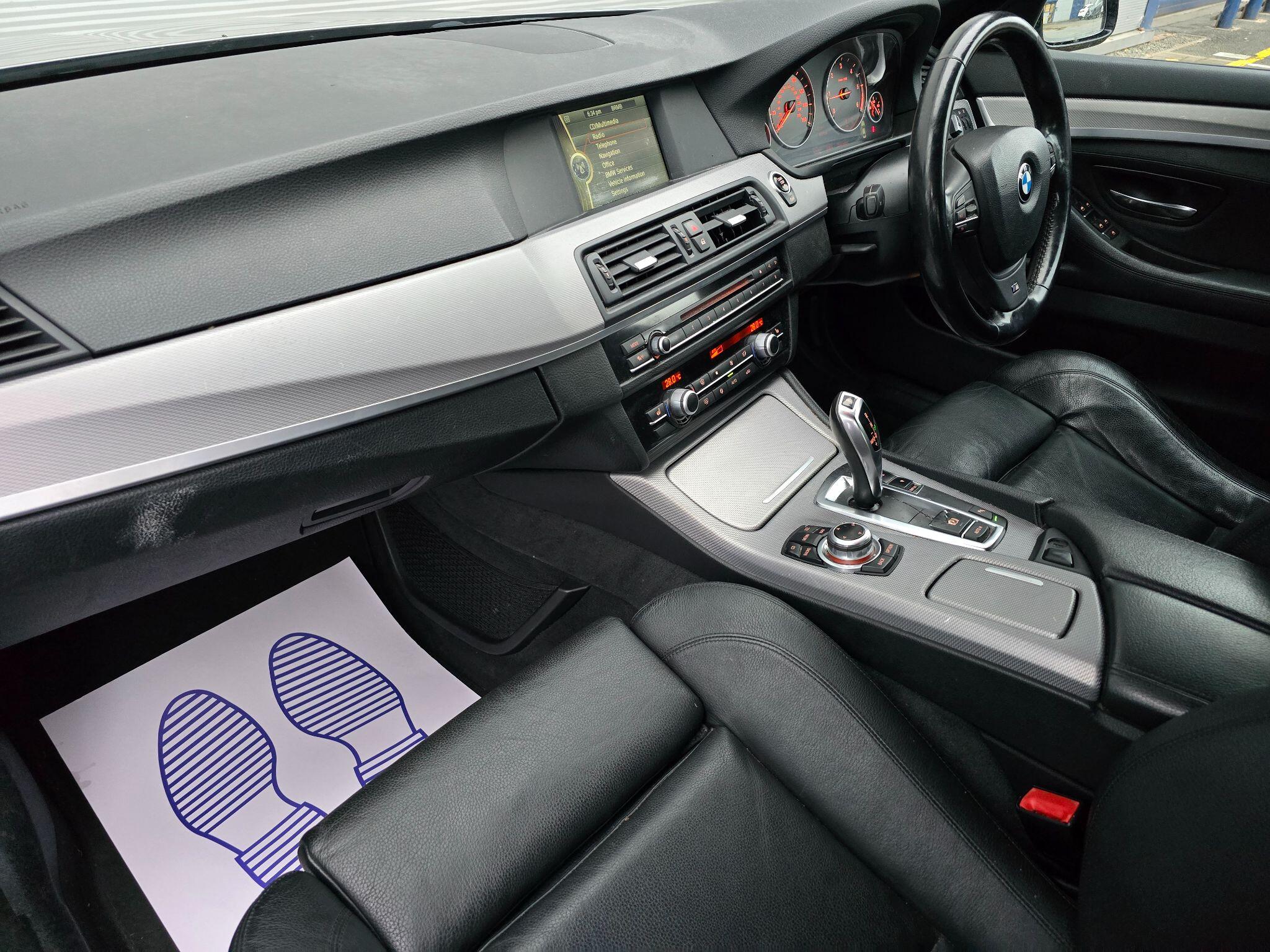 BMW 5 Series view 9