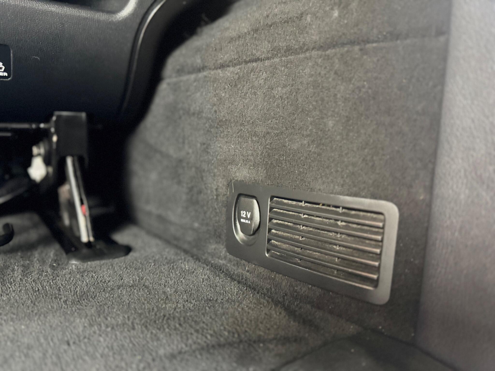 Mercedes-Benz V-Class view 35