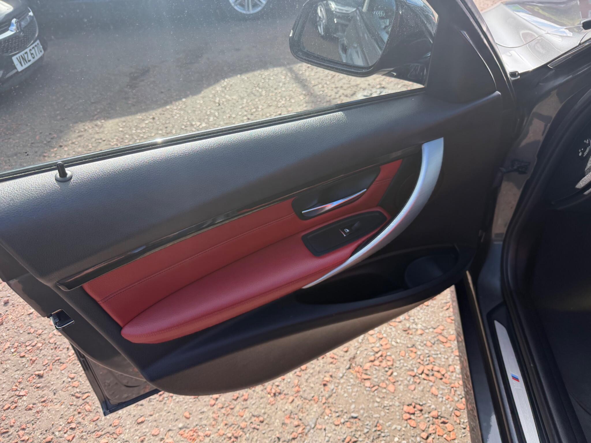 BMW 3 Series view 9