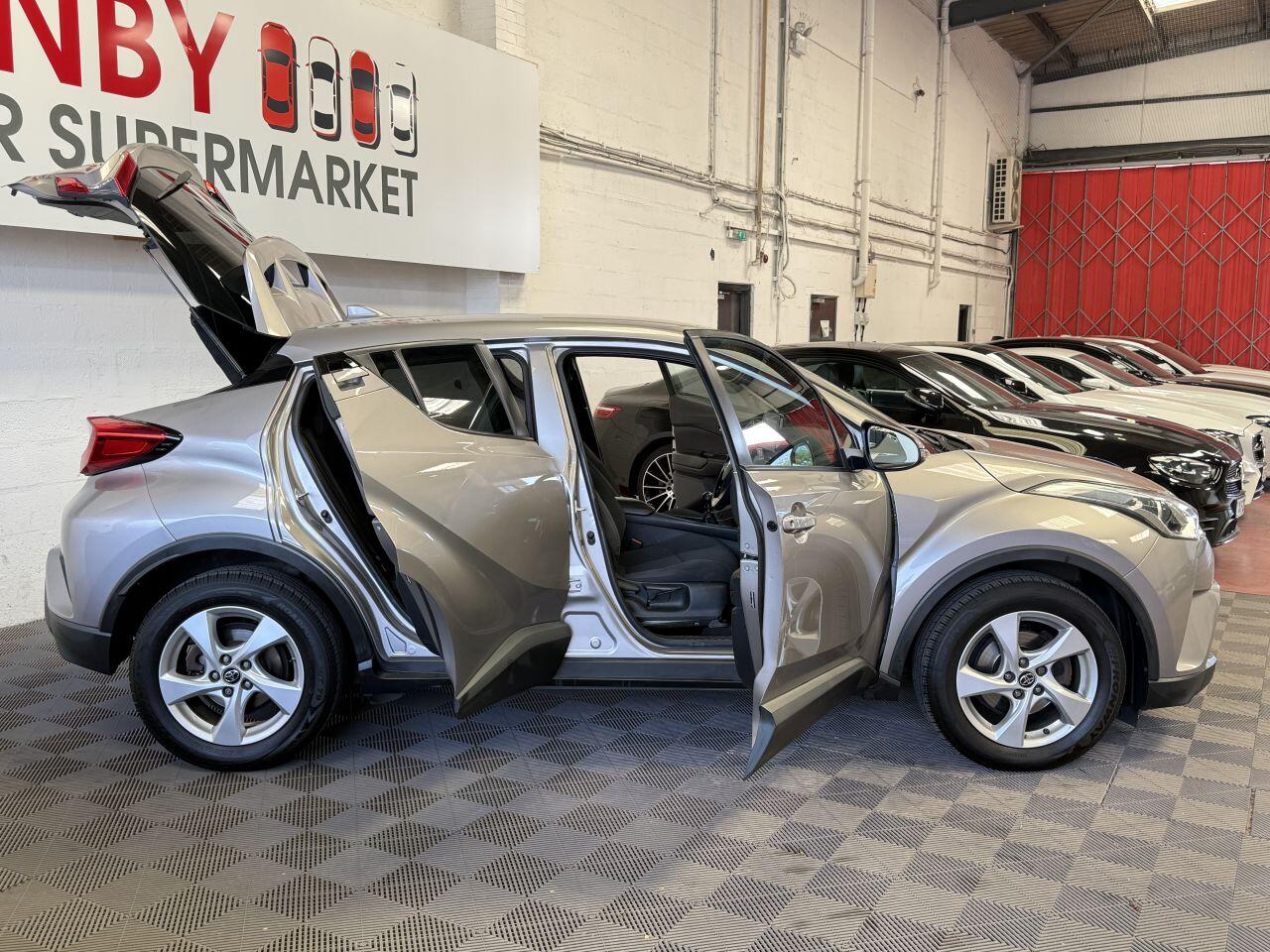 Toyota C-HR view 14