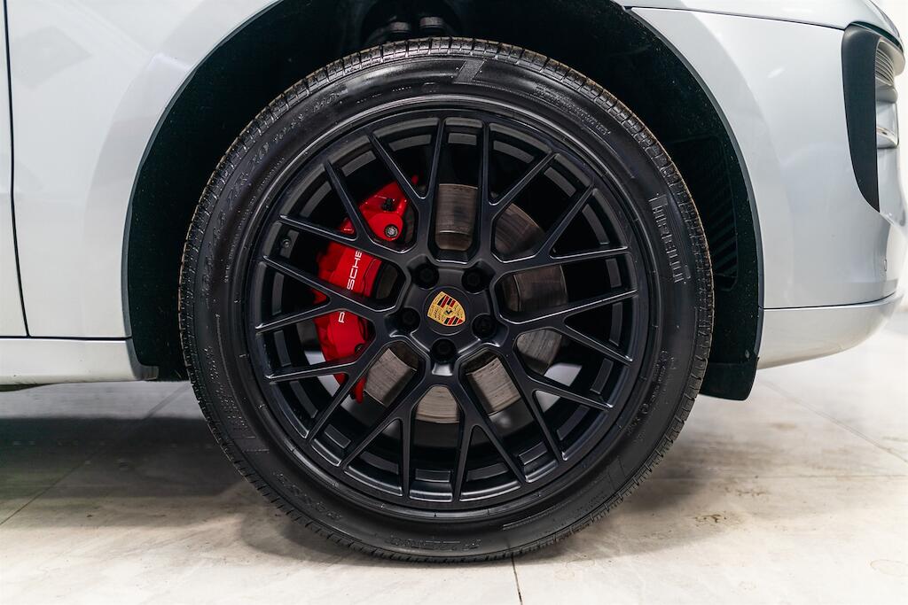 Porsche Macan view 11