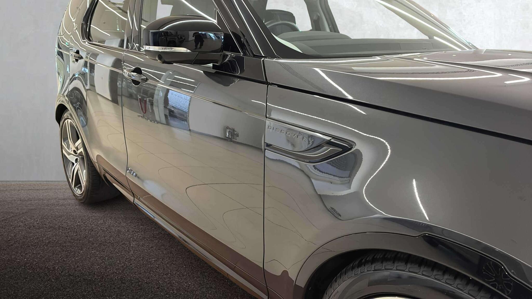 Land Rover Discovery view 22