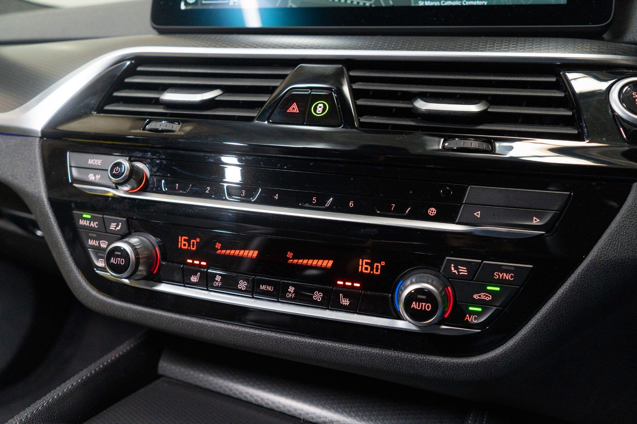 BMW 5 Series view 31