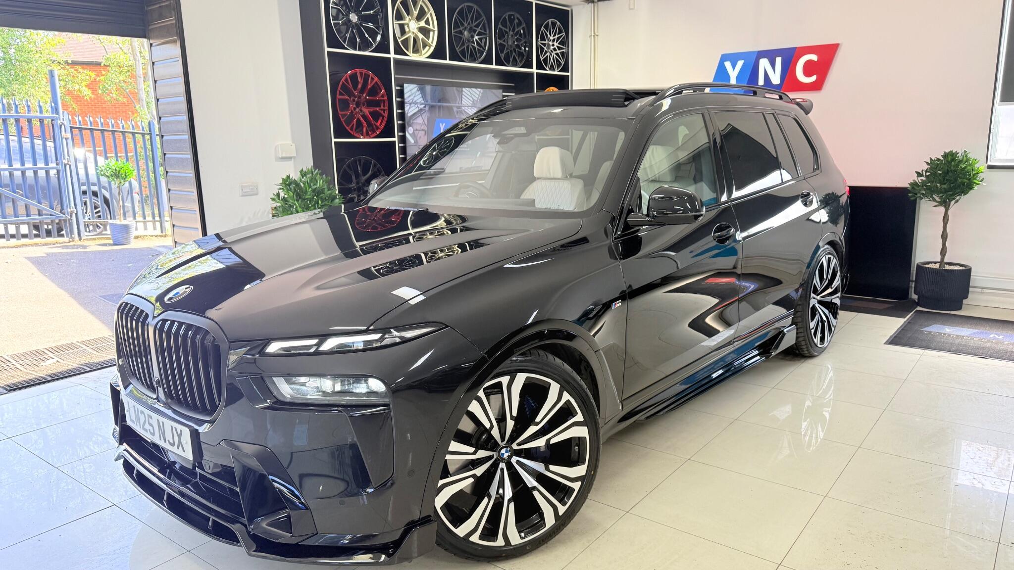 BMW X7 view 16