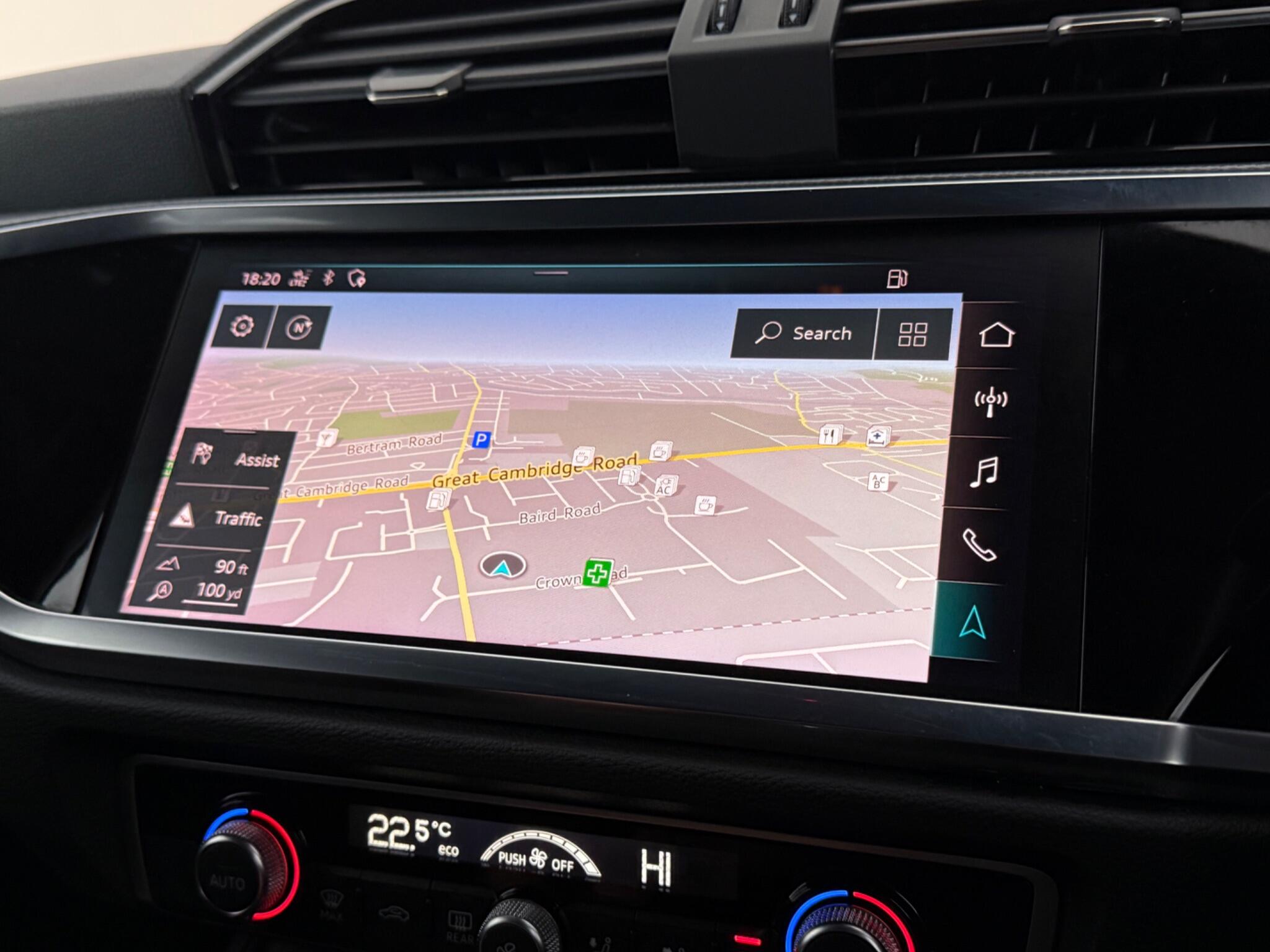 Audi Q3 view 26