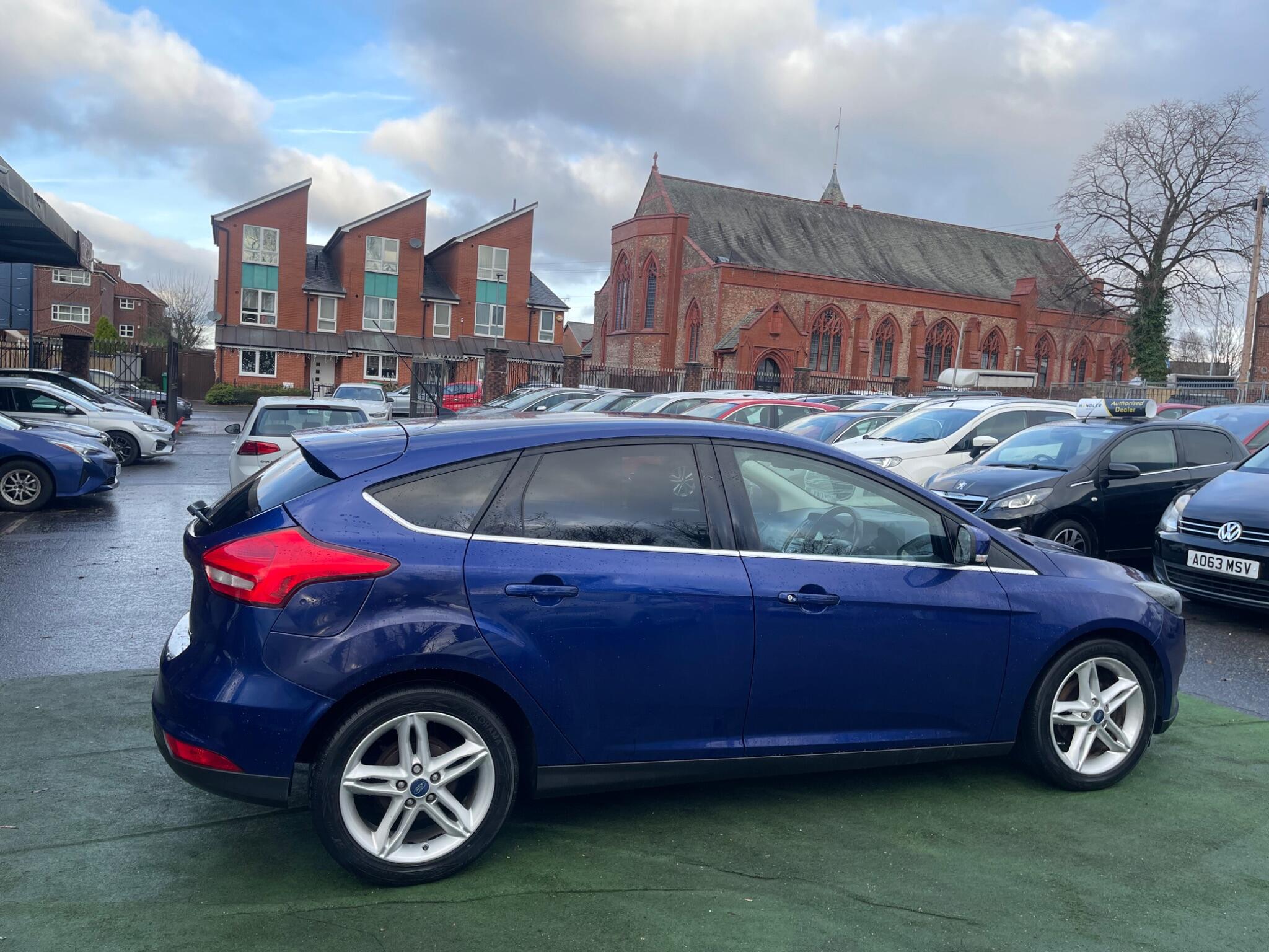 2016 Ford Focus 1.0T EcoBoost Zetec Euro 6 (s/s) 5dr • 83,680 miles image 11