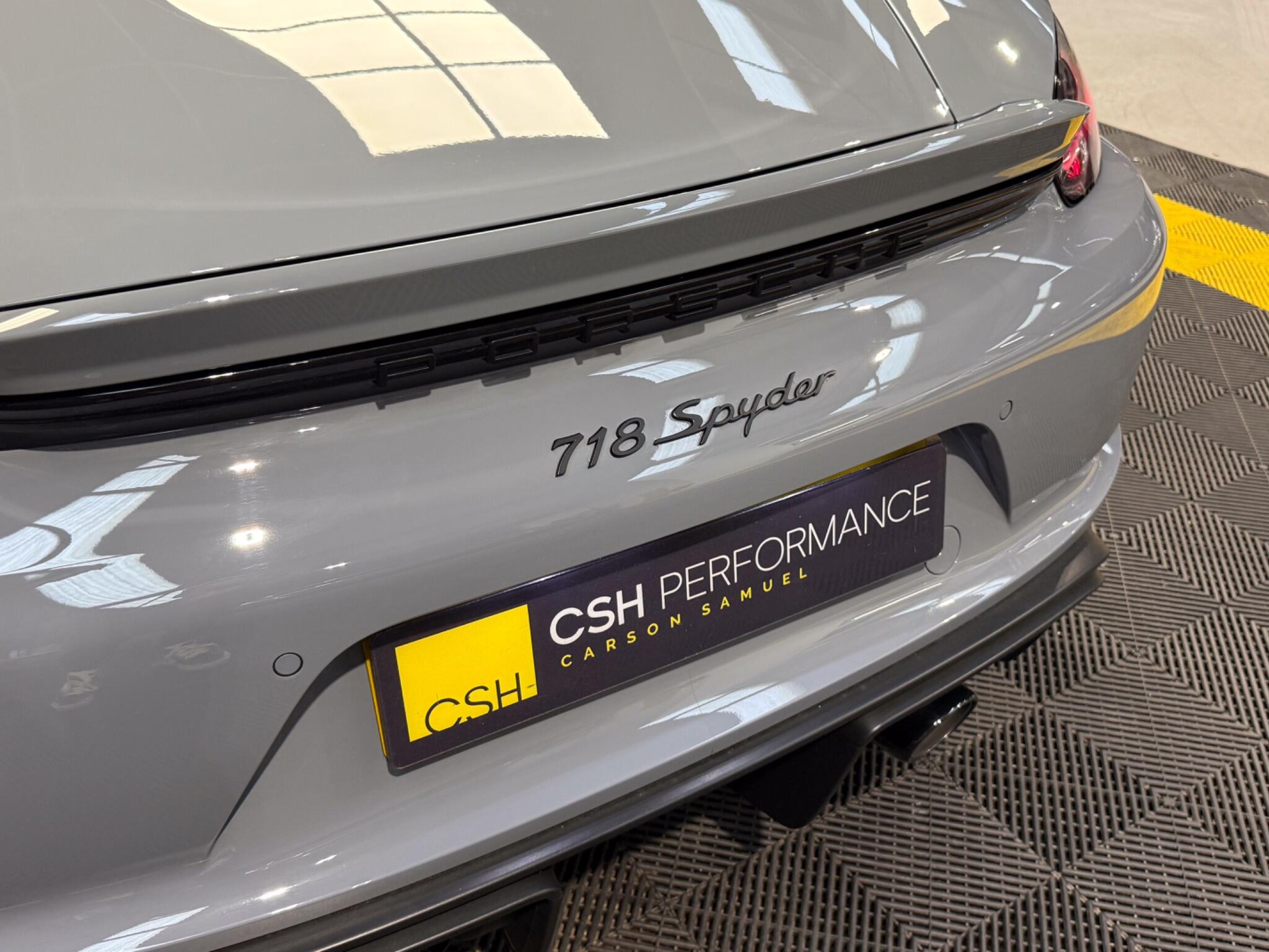 Porsche 718 Spyder view 16