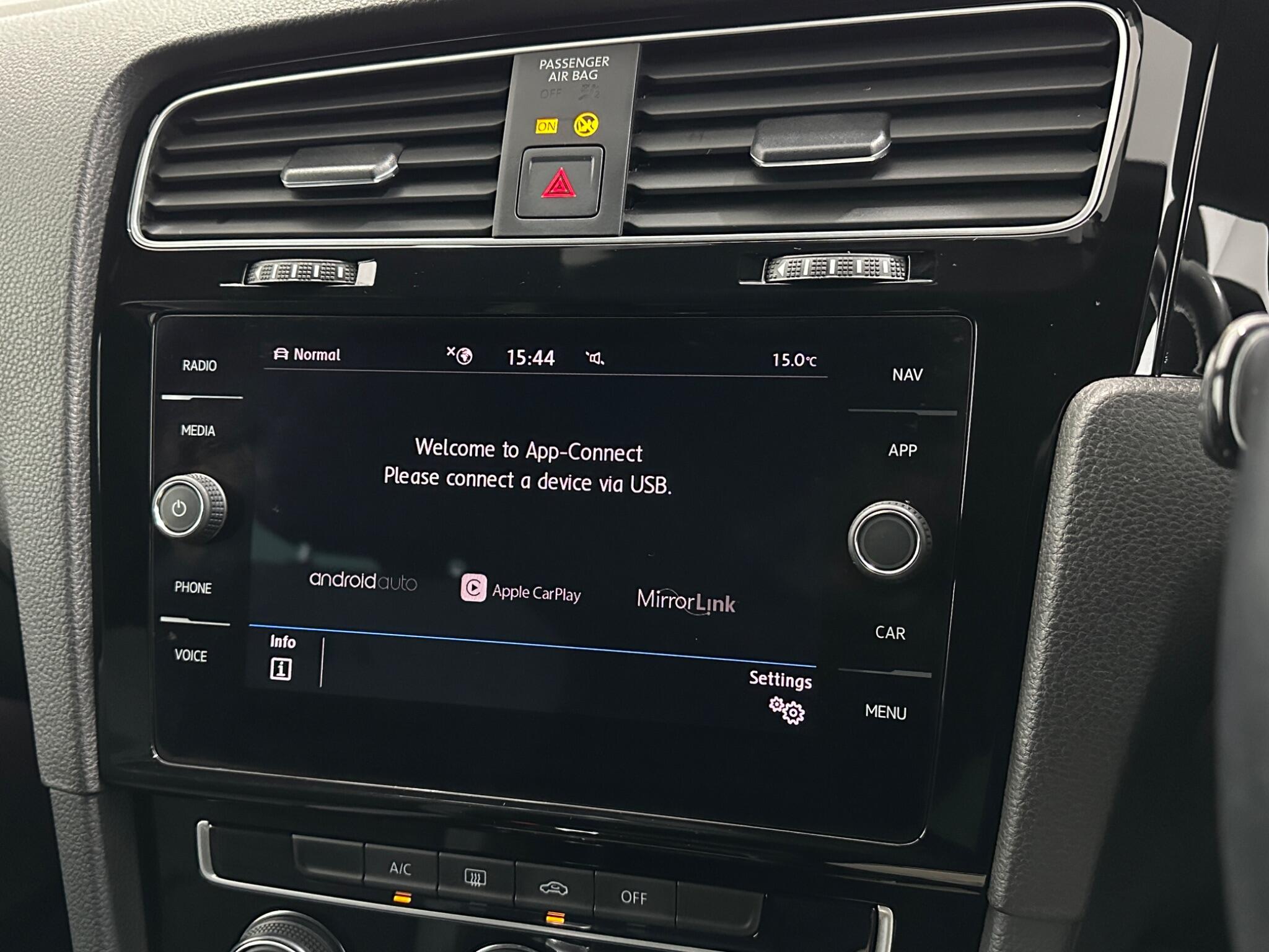 Volkswagen Golf view 24