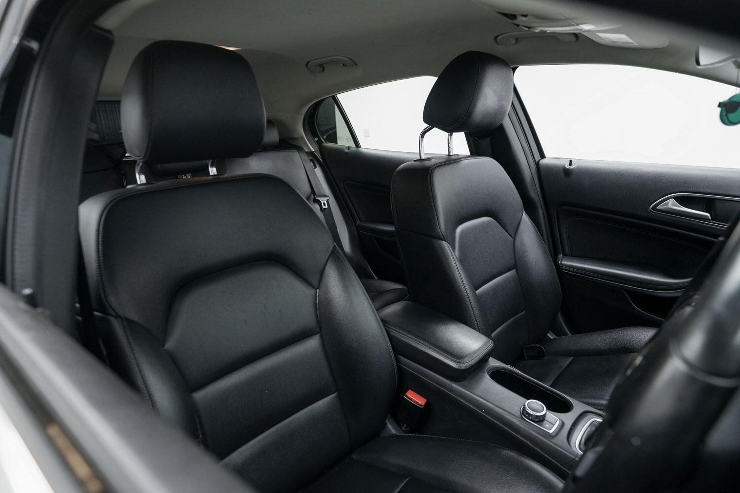 Mercedes-Benz Gla view 11