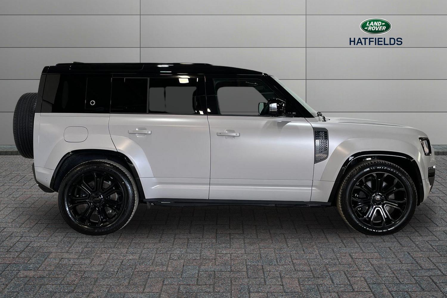 Land Rover Defender view 5