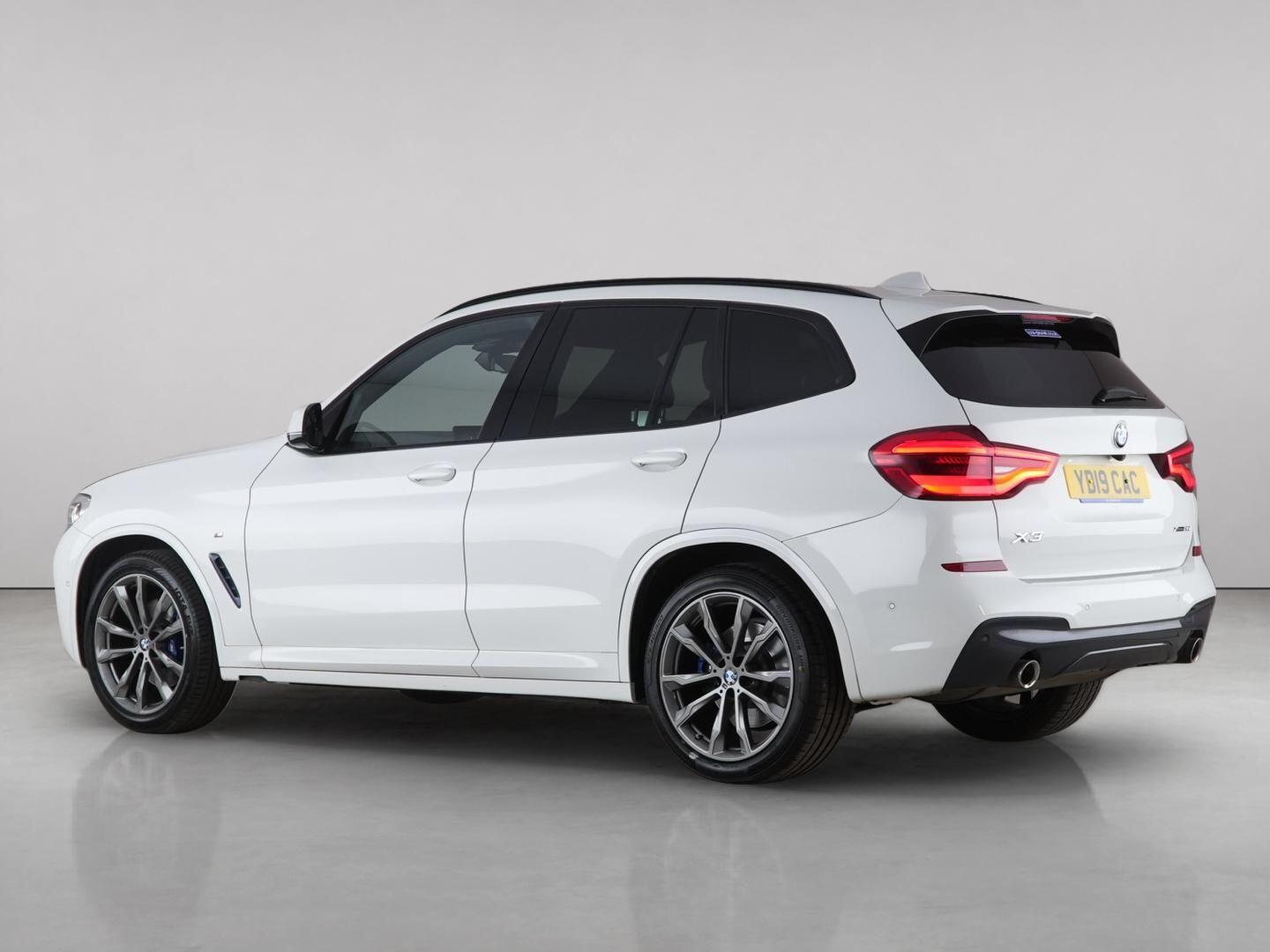 BMW X3 view 8