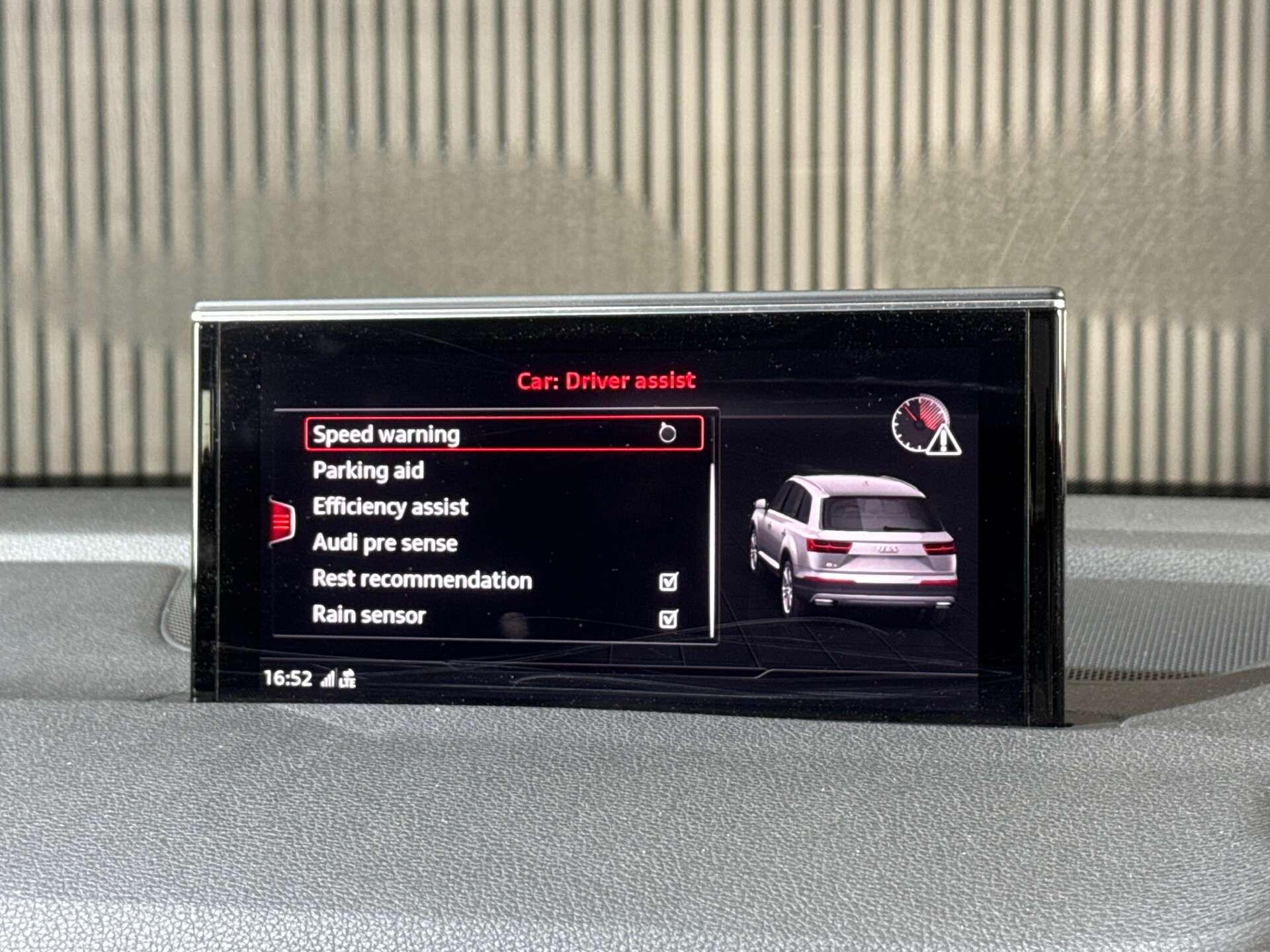 Audi Q7 view 43
