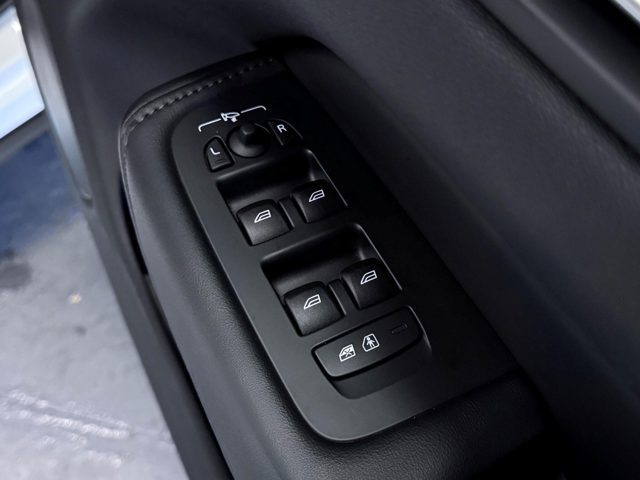 Volvo XC60 view 24