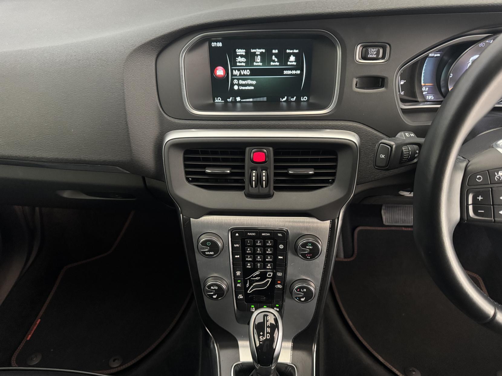Volvo V40 view 74